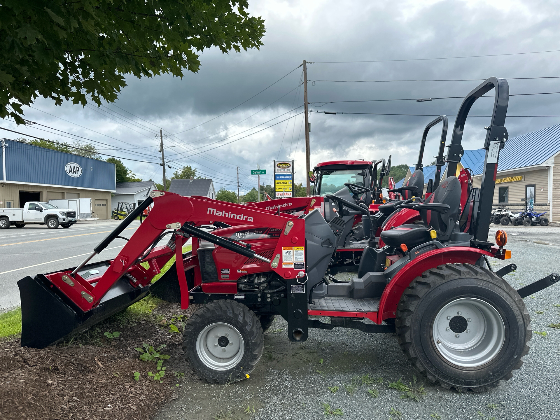 Mahindra TR MAX 26XLT H W/IND Tires and Loader in Saint Johnsbury, Vermont - Photo 2