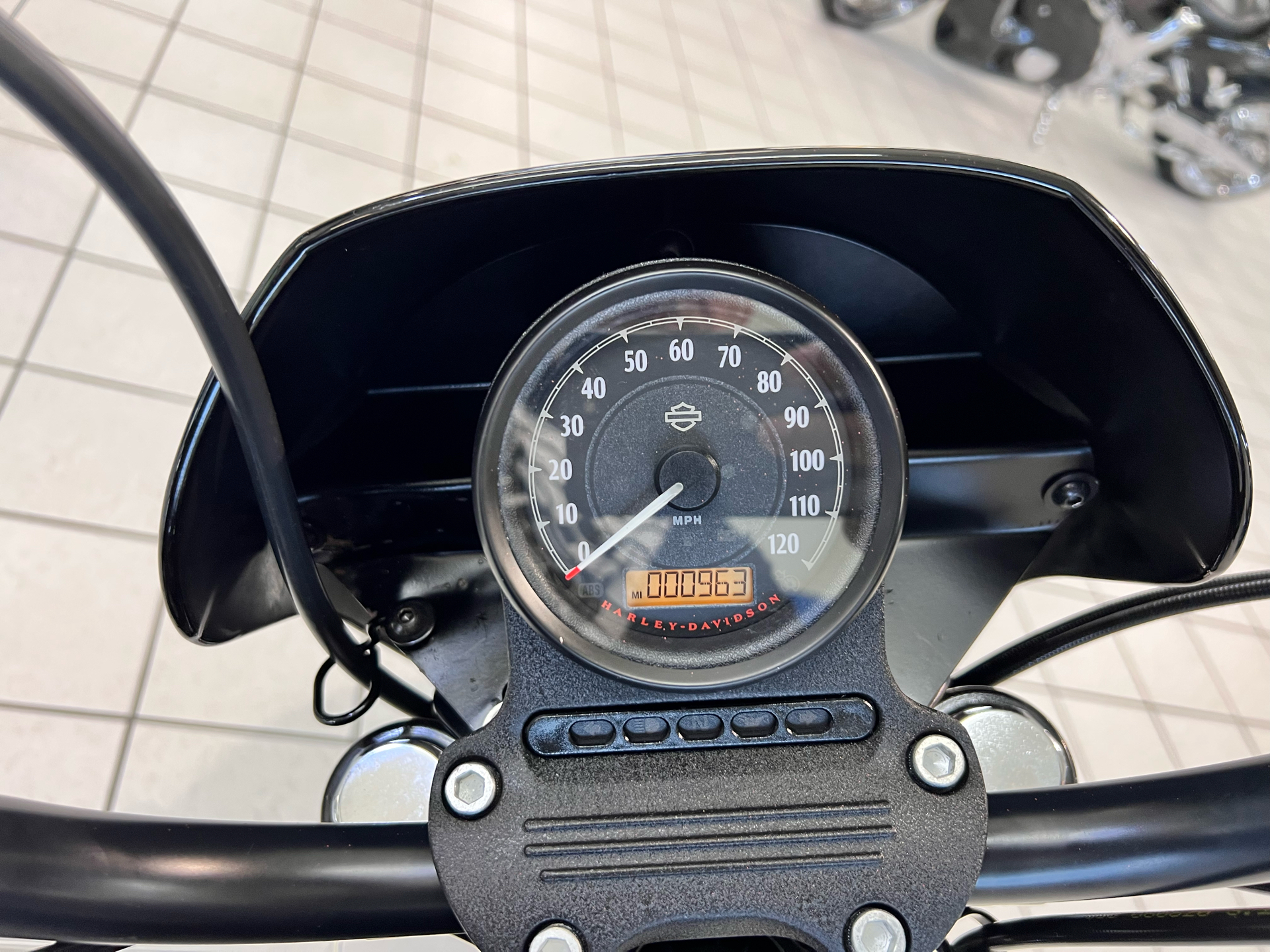 2021 Harley-Davidson Iron 1200™ in Hialeah, Florida - Photo 10