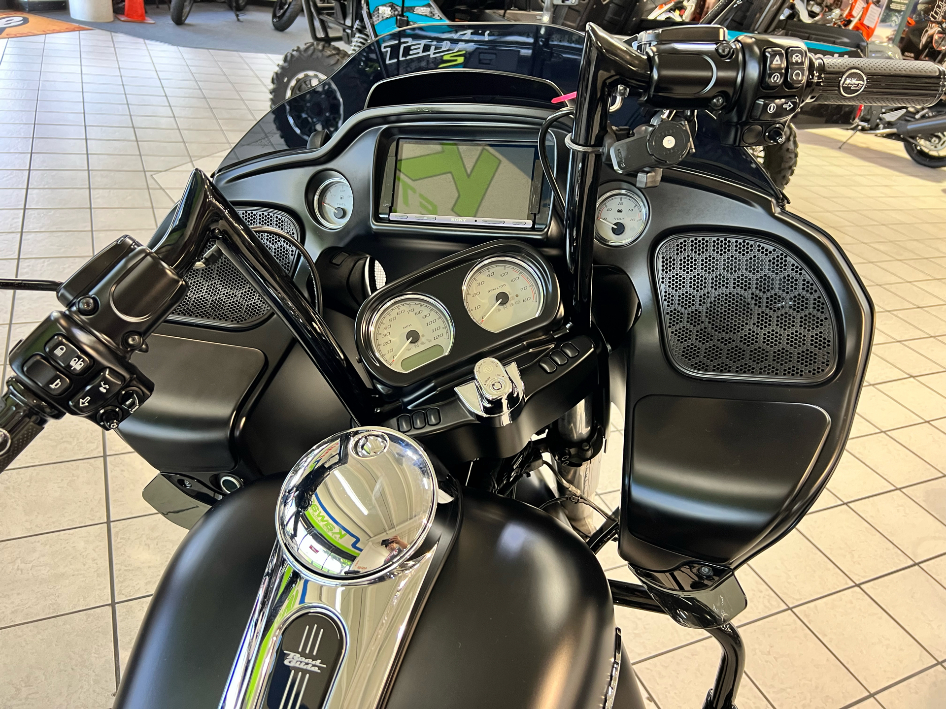 2018 Harley-Davidson Road Glide® in Hialeah, Florida - Photo 12