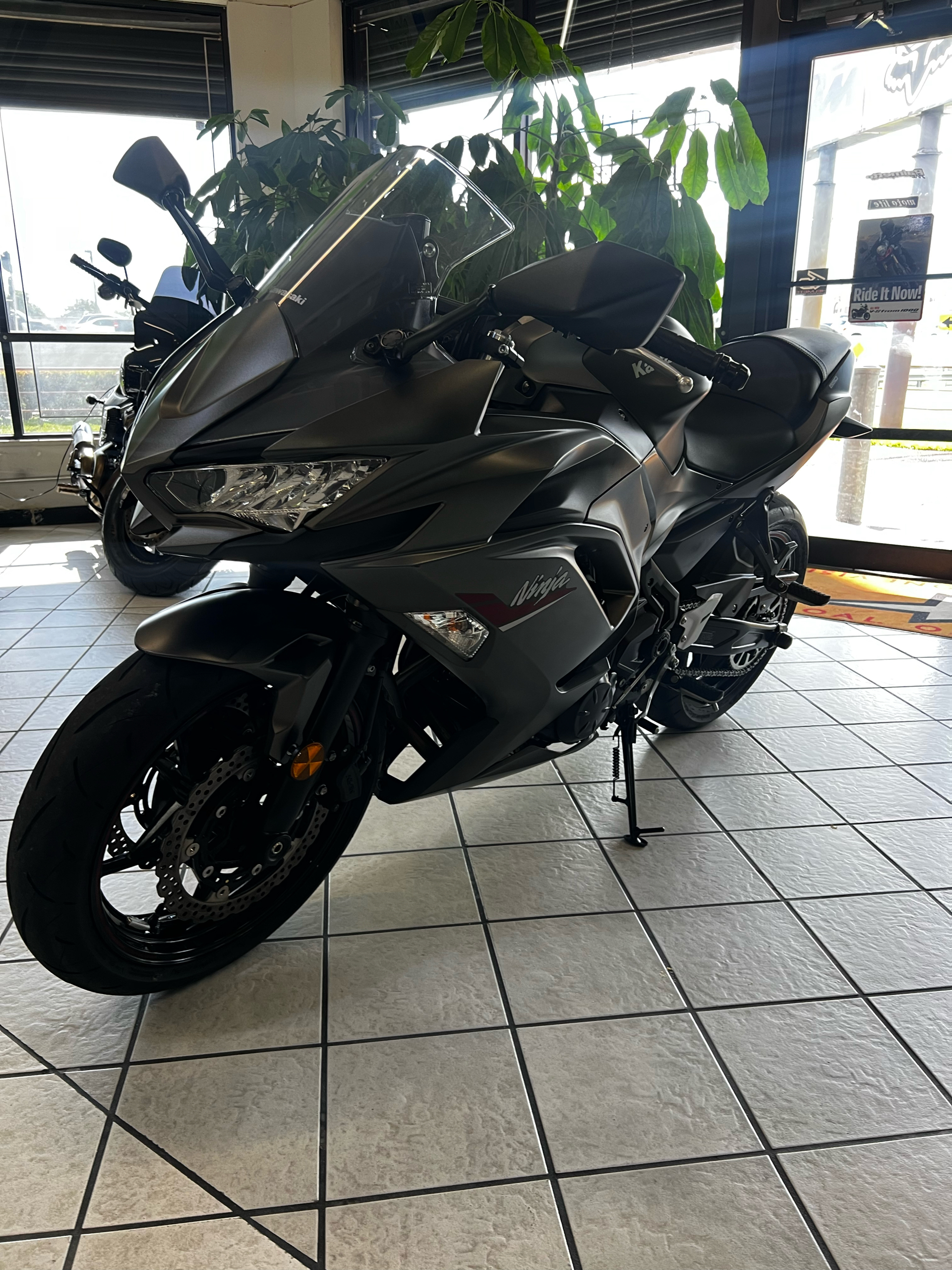 2022 Kawasaki Ninja 650 in Hialeah, Florida - Photo 10