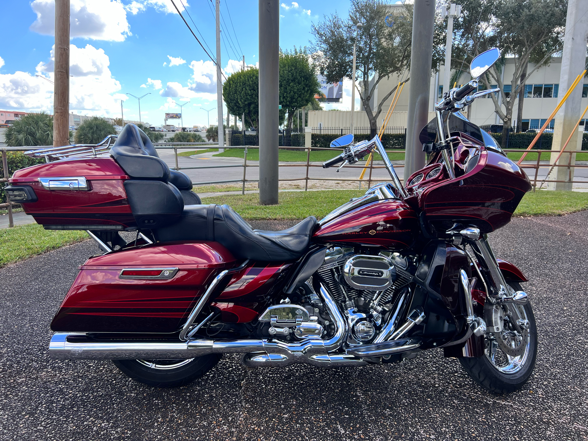 2015 Harley-Davidson CVO™ Road Glide® Ultra in Hialeah, Florida - Photo 1