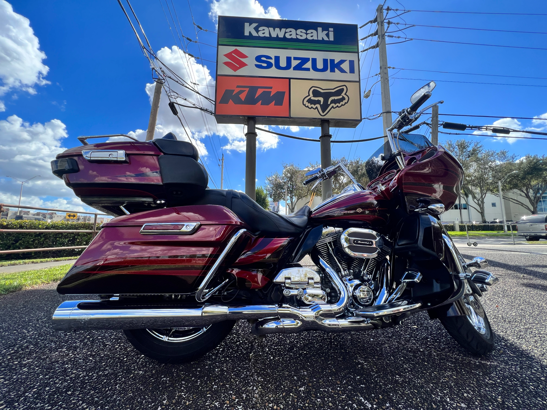 2015 Harley-Davidson CVO™ Road Glide® Ultra in Hialeah, Florida - Photo 3