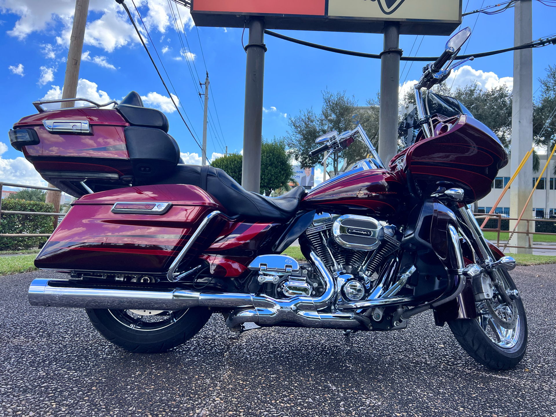 2015 Harley-Davidson CVO™ Road Glide® Ultra in Hialeah, Florida - Photo 8