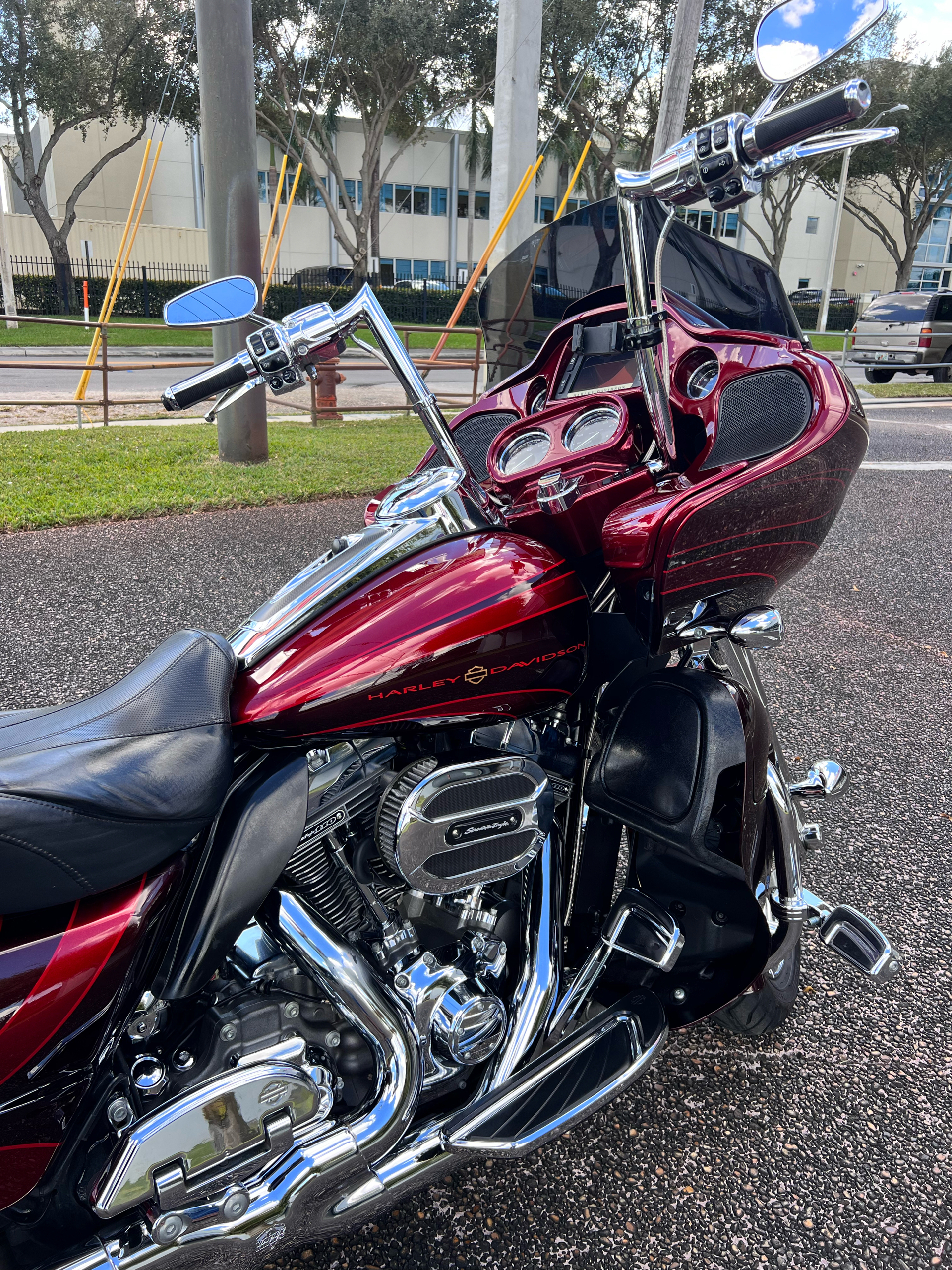 2015 Harley-Davidson CVO™ Road Glide® Ultra in Hialeah, Florida - Photo 9
