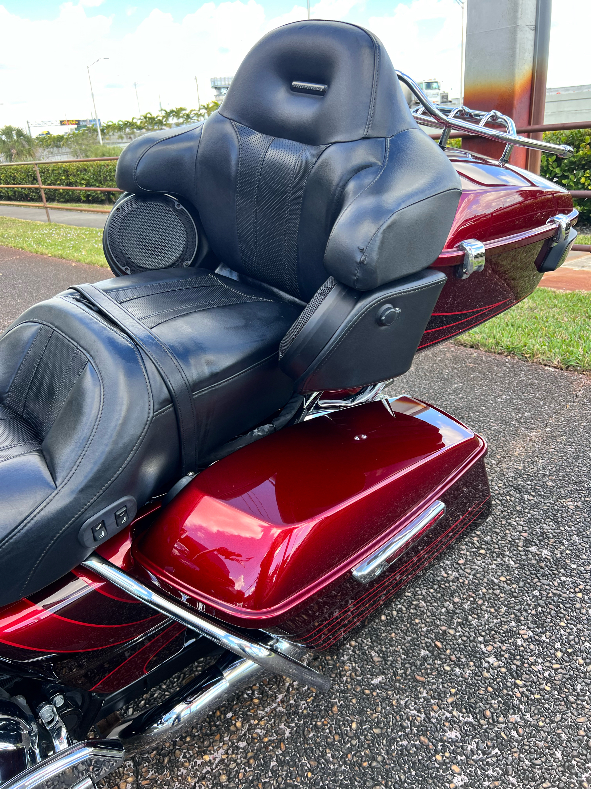 2015 Harley-Davidson CVO™ Road Glide® Ultra in Hialeah, Florida - Photo 17