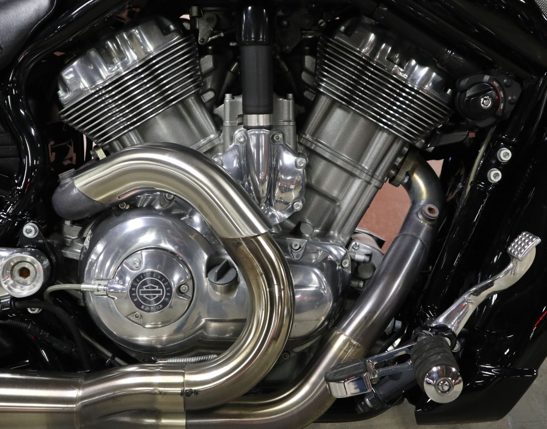2015 Harley-Davidson V-Rod Muscle® in New London, Connecticut - Photo 16