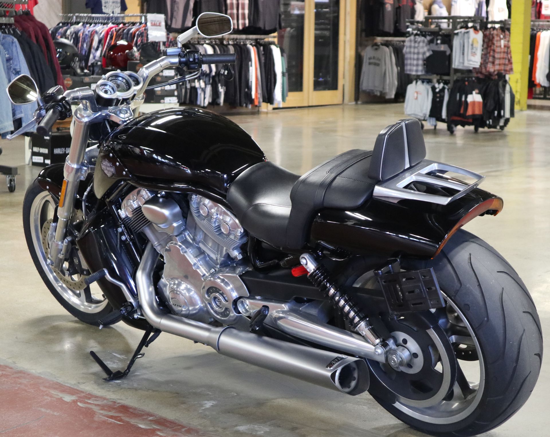 2015 Harley-Davidson V-Rod Muscle® in New London, Connecticut - Photo 6