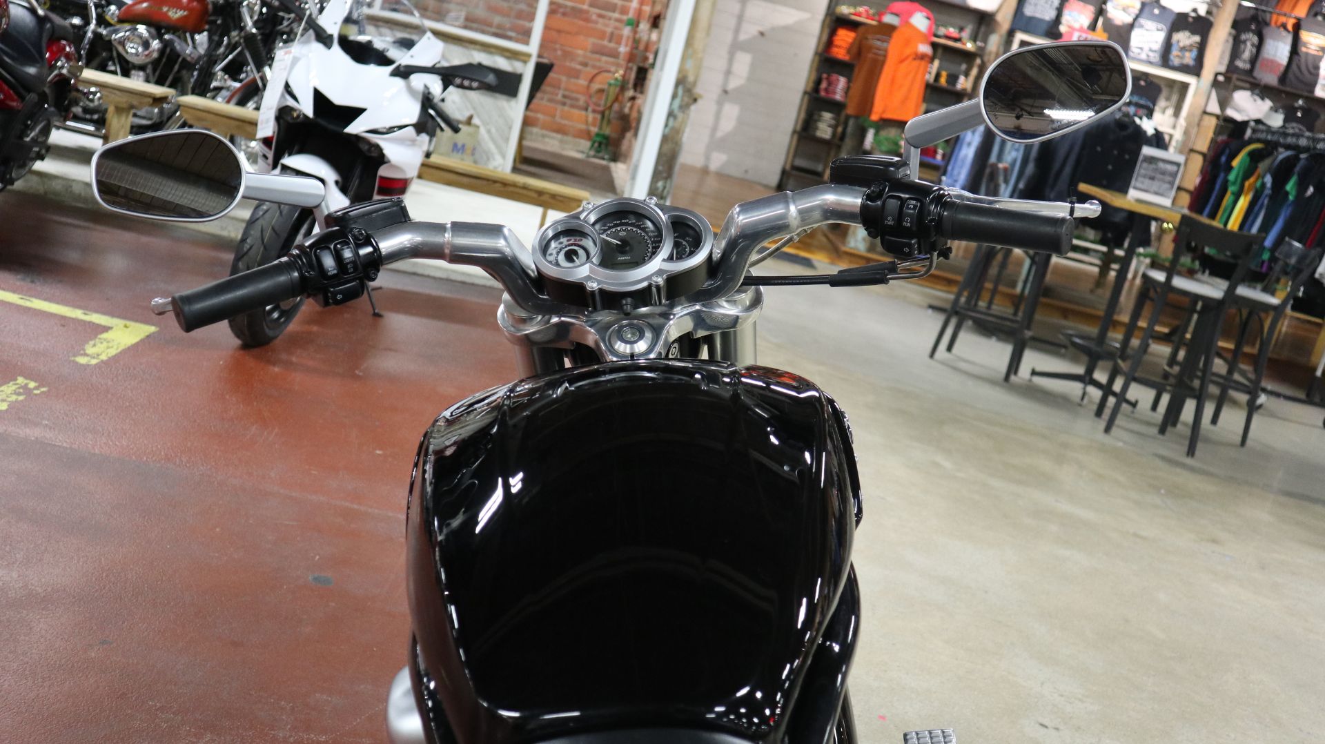 2015 Harley-Davidson V-Rod Muscle® in New London, Connecticut - Photo 11