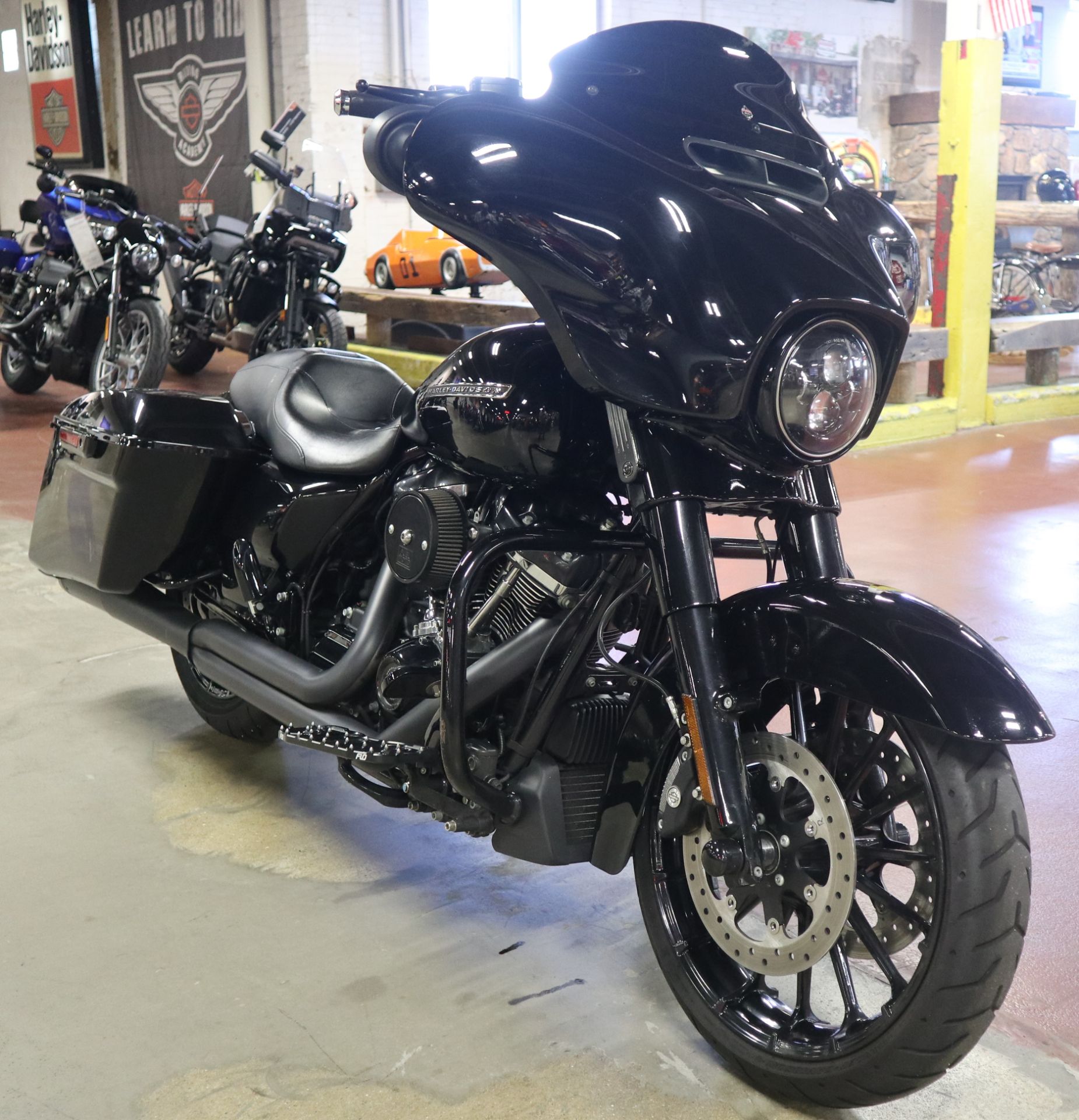 2018 Harley-Davidson Street Glide® Special in New London, Connecticut - Photo 2