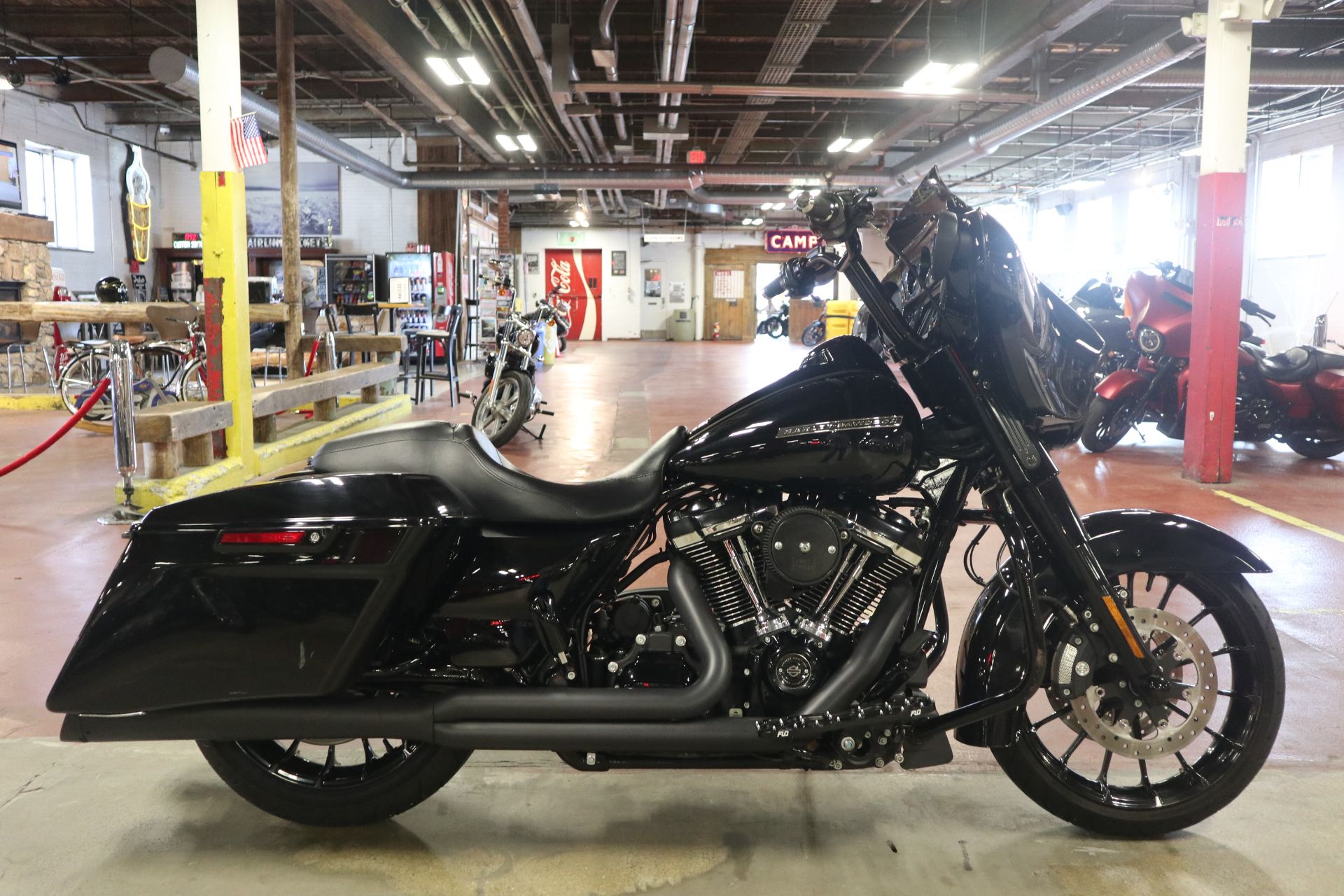 2018 Harley-Davidson Street Glide® Special in New London, Connecticut - Photo 9