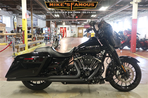 2018 Harley-Davidson Street Glide® Special in New London, Connecticut - Photo 1