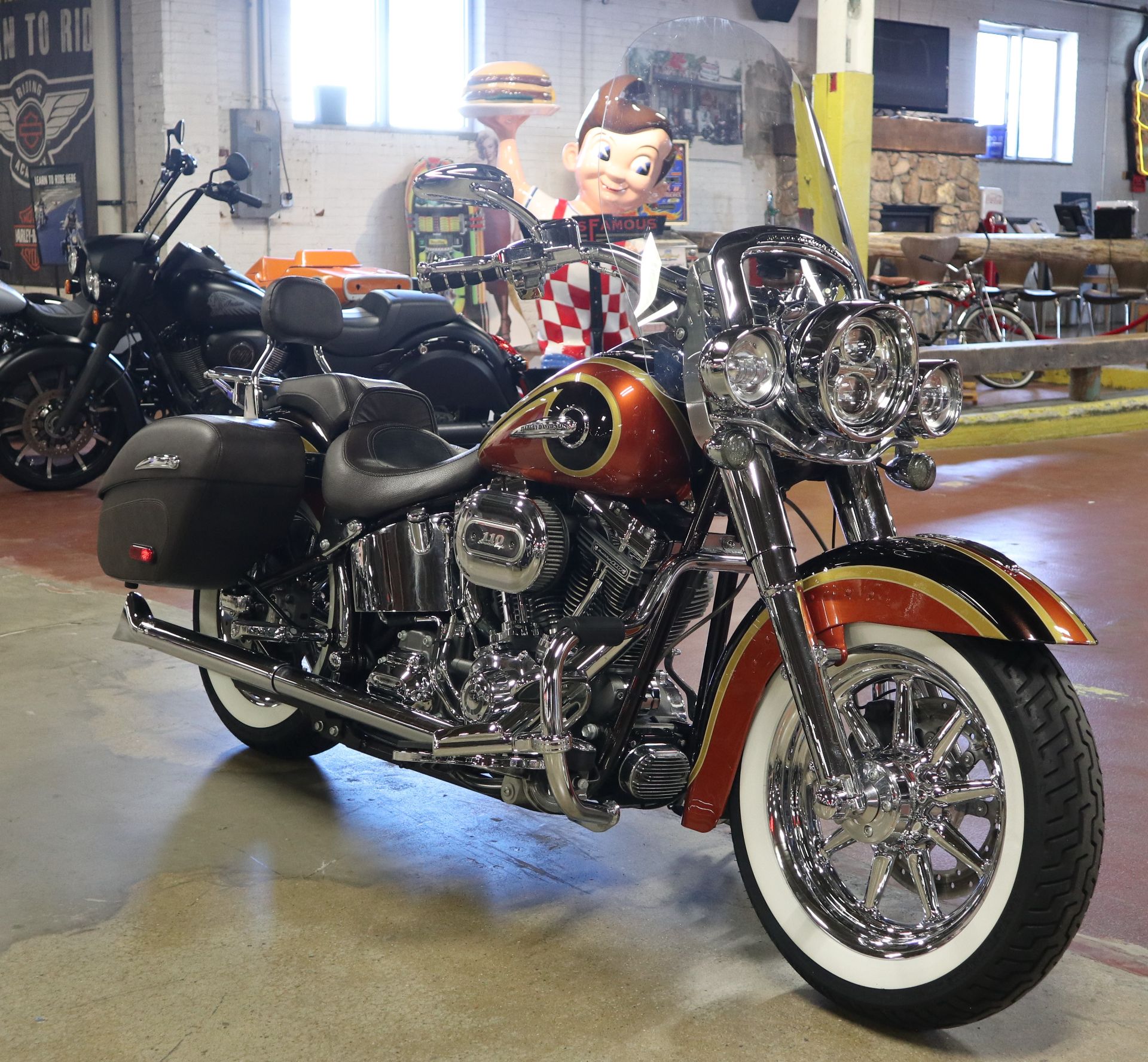 2014 Harley-Davidson CVO™ Softail® Deluxe in New London, Connecticut - Photo 2