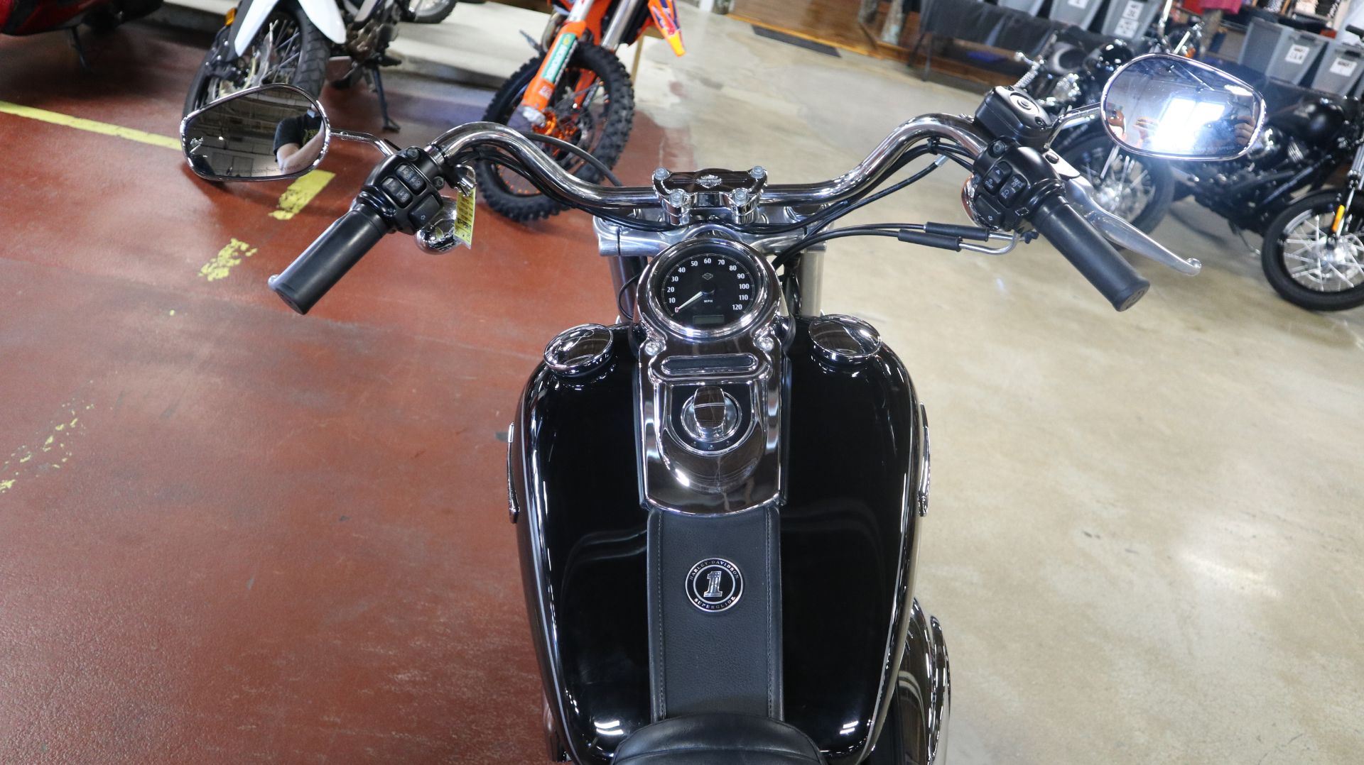 2013 Harley-Davidson Dyna® Super Glide® Custom in New London, Connecticut - Photo 10
