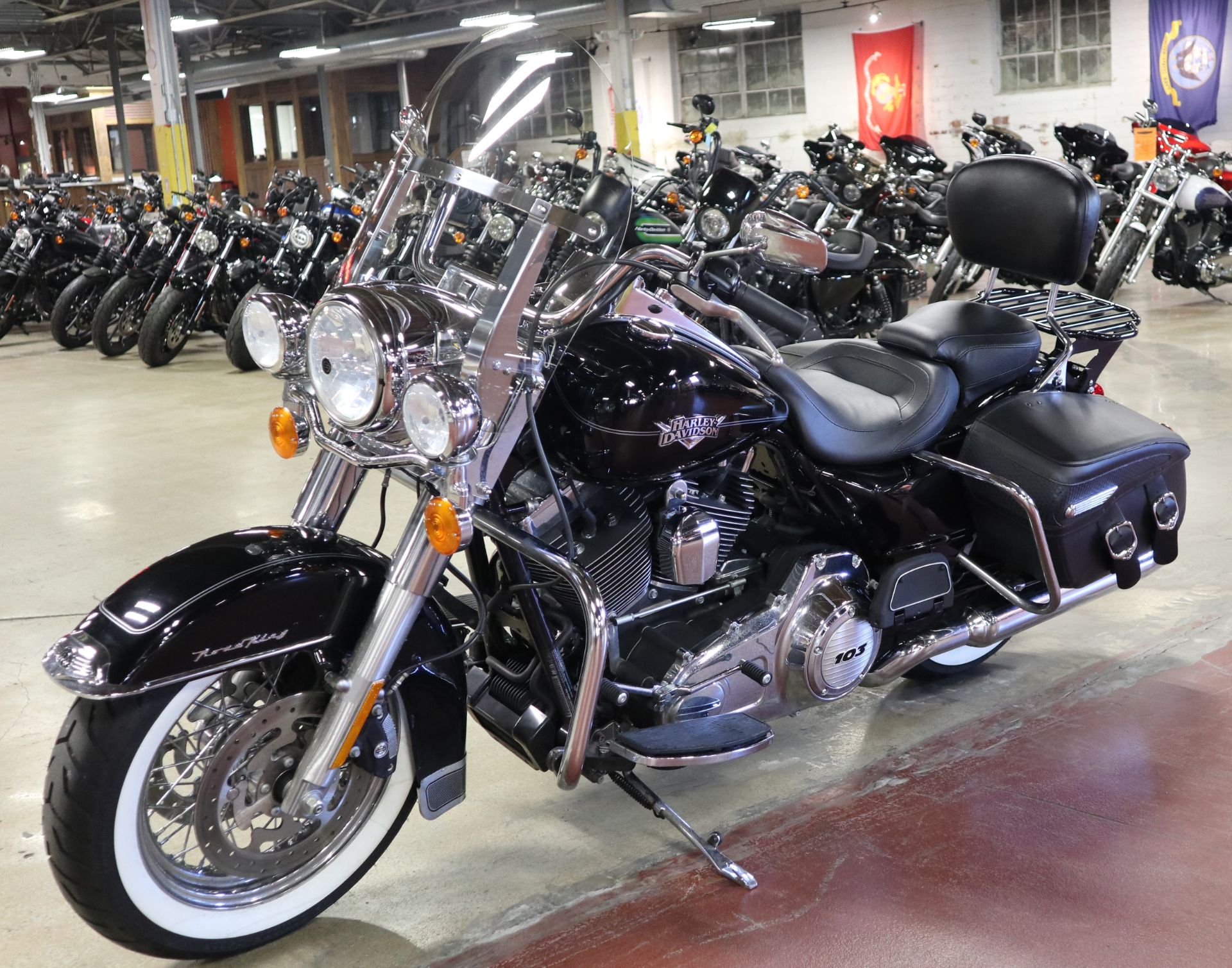 2013 Harley-Davidson Road King® Classic in New London, Connecticut - Photo 4