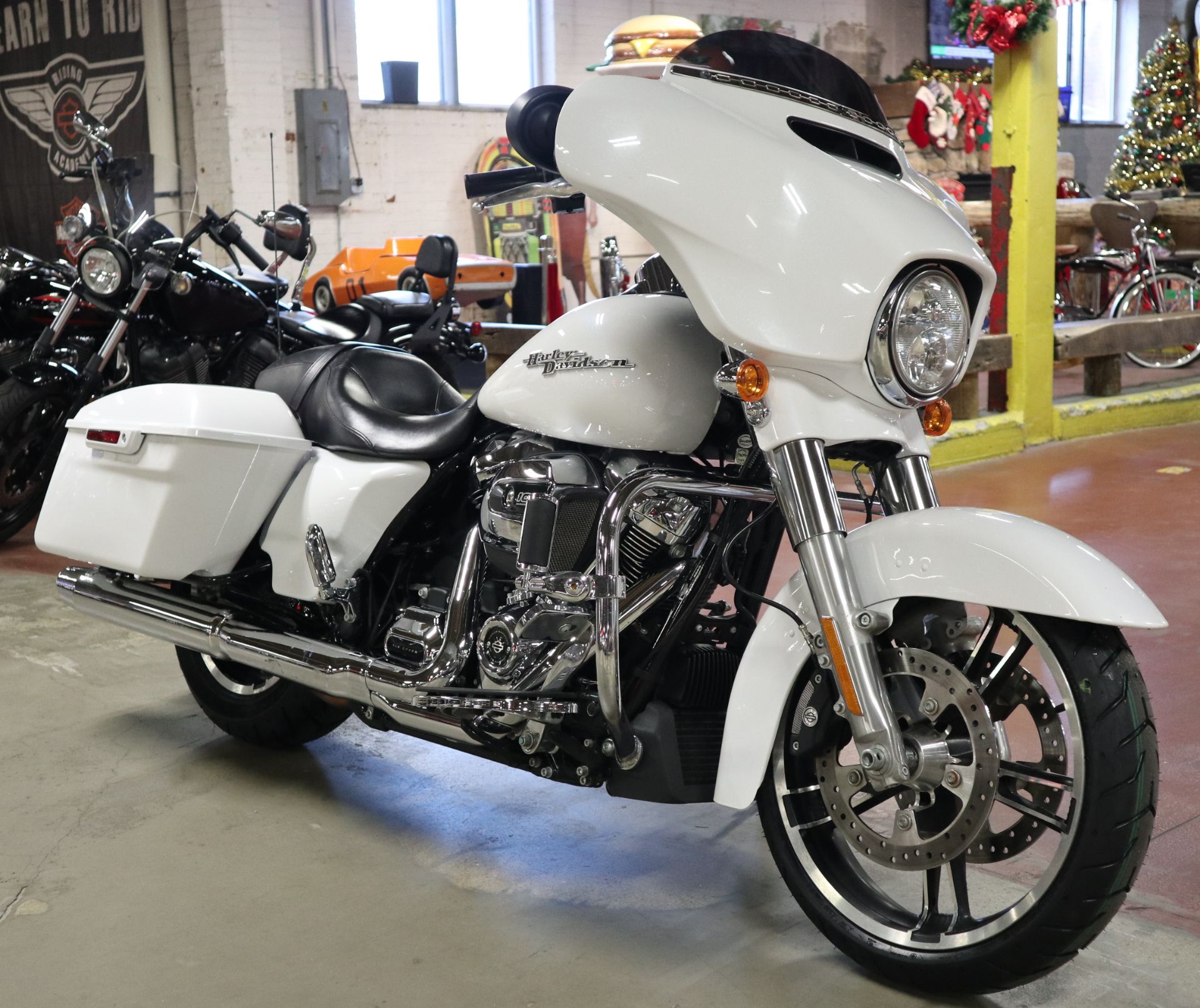 2017 Harley-Davidson Street Glide® Special in New London, Connecticut - Photo 2