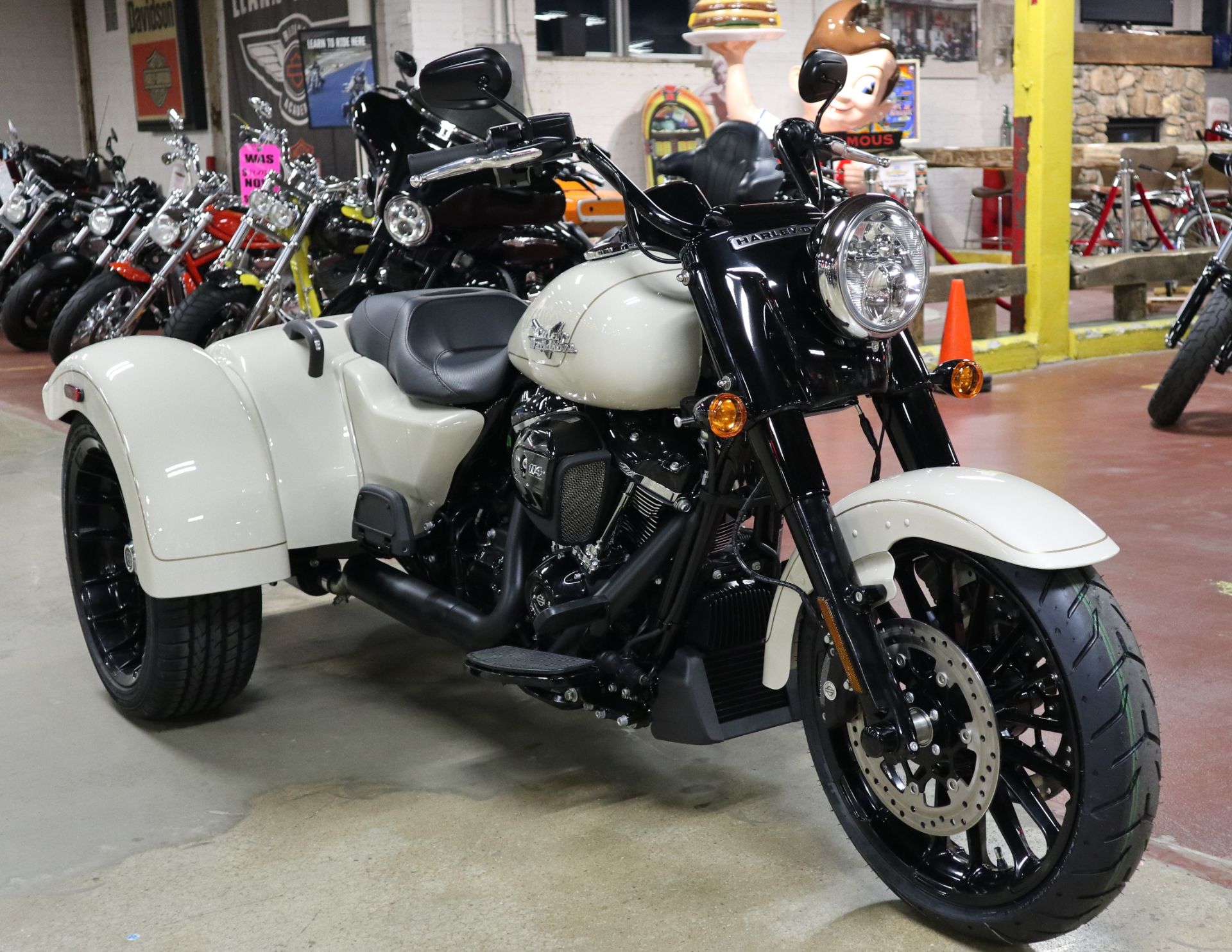 2023 Harley-Davidson Freewheeler® in New London, Connecticut - Photo 2