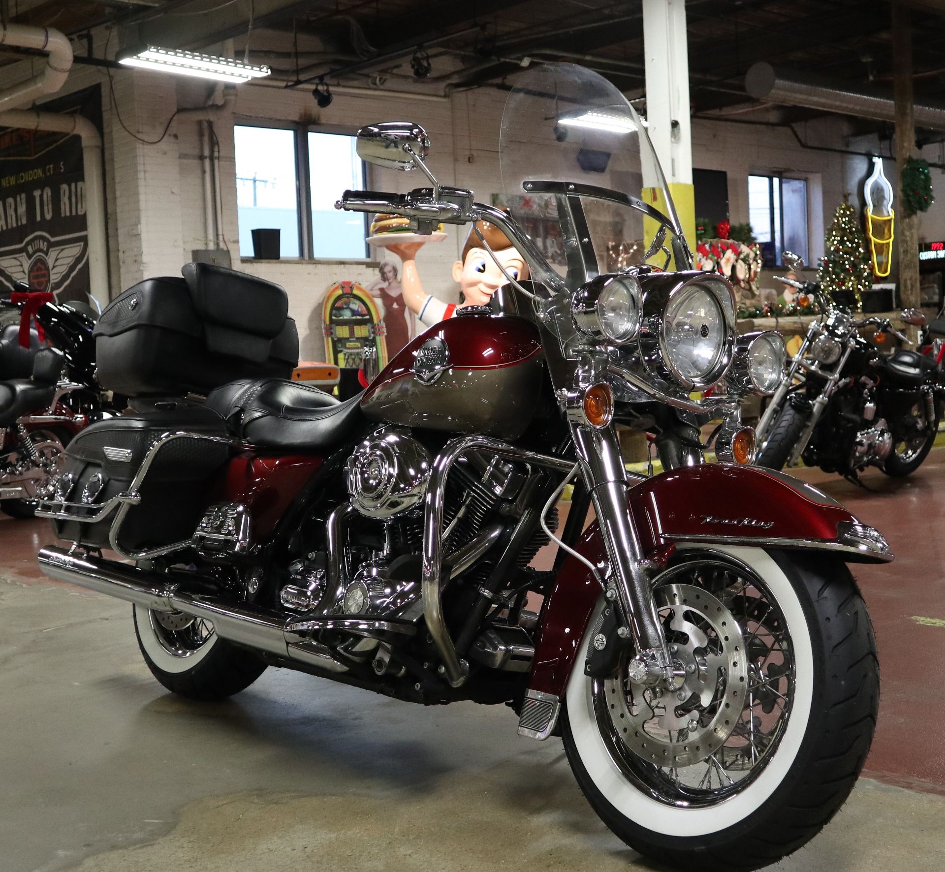 2009 Harley-Davidson Road King® Classic in New London, Connecticut - Photo 2