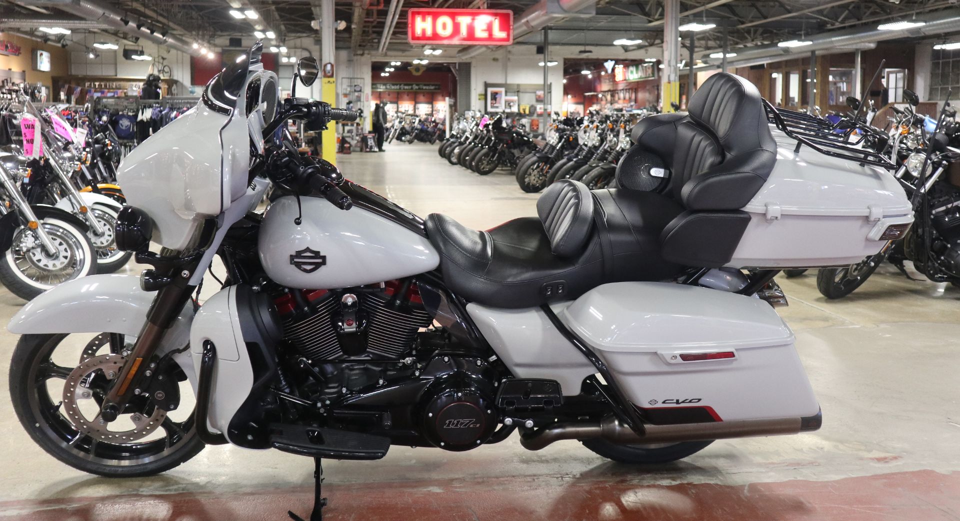 2020 Harley-Davidson CVO™ Limited in New London, Connecticut - Photo 5