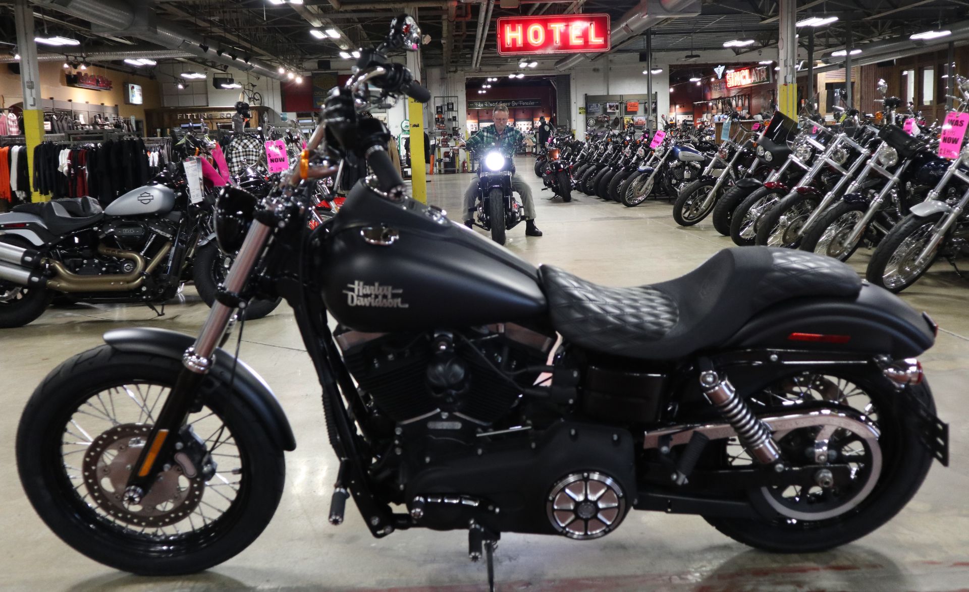 2015 Harley-Davidson Street Bob® in New London, Connecticut - Photo 5