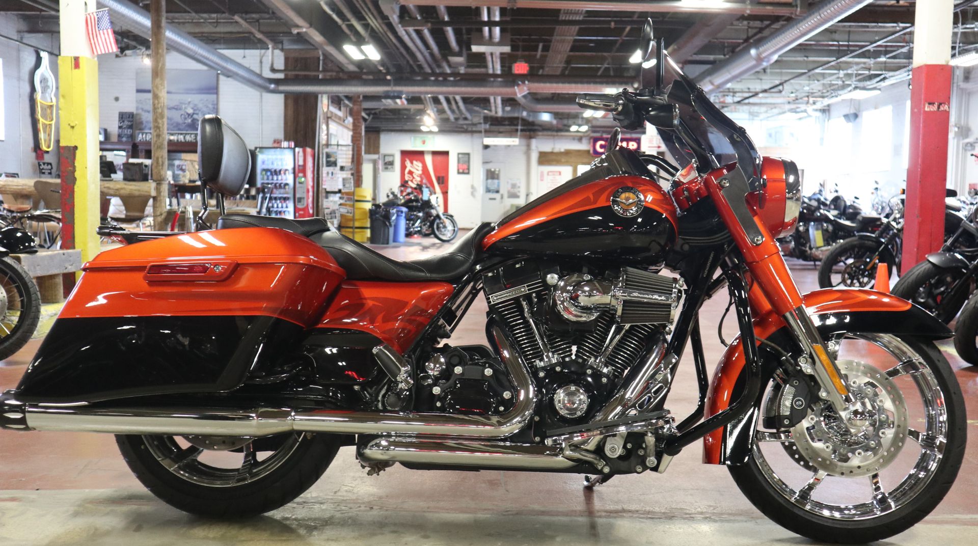 2014 Harley-Davidson CVO™ Road King® in New London, Connecticut - Photo 9