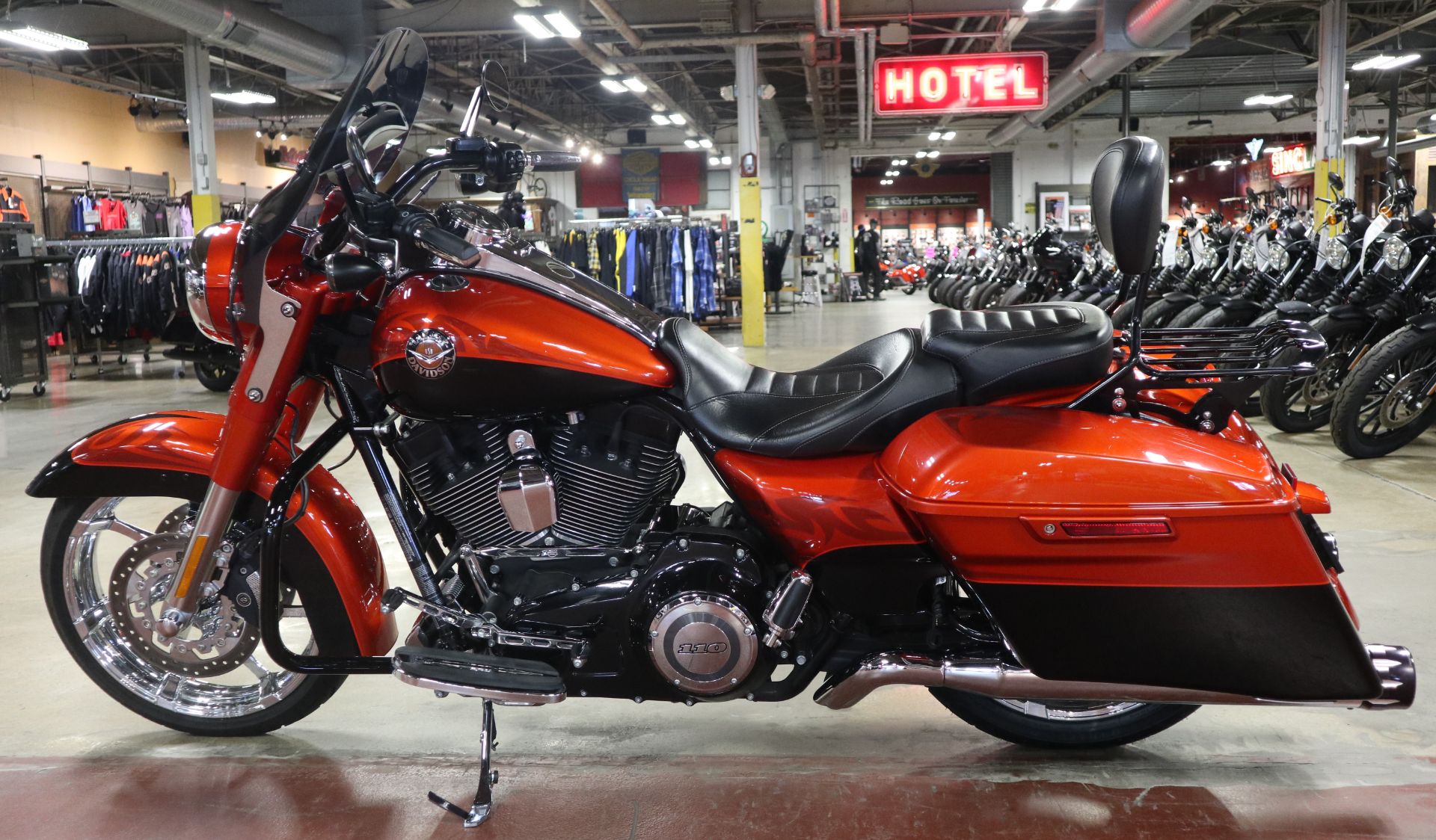 2014 Harley-Davidson CVO™ Road King® in New London, Connecticut - Photo 5