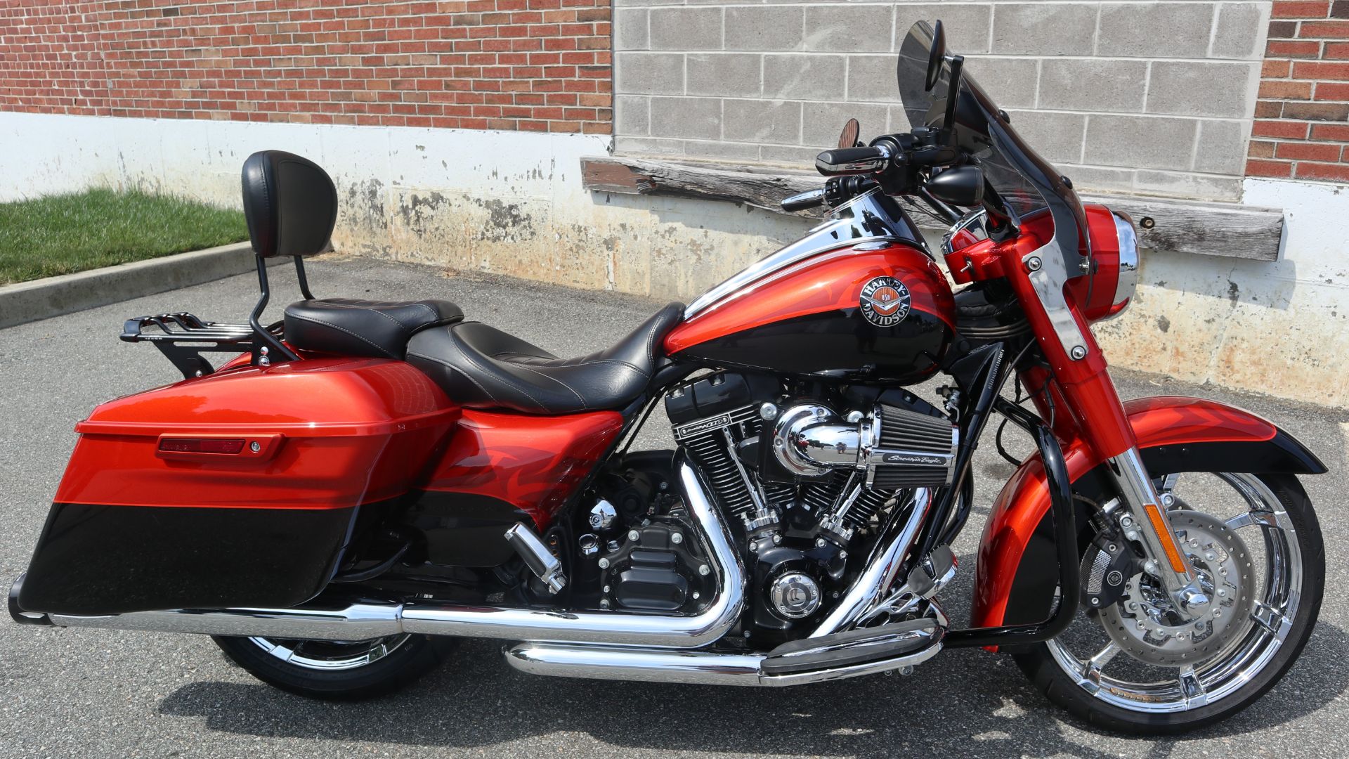 2014 Harley-Davidson CVO™ Road King® in New London, Connecticut - Photo 21