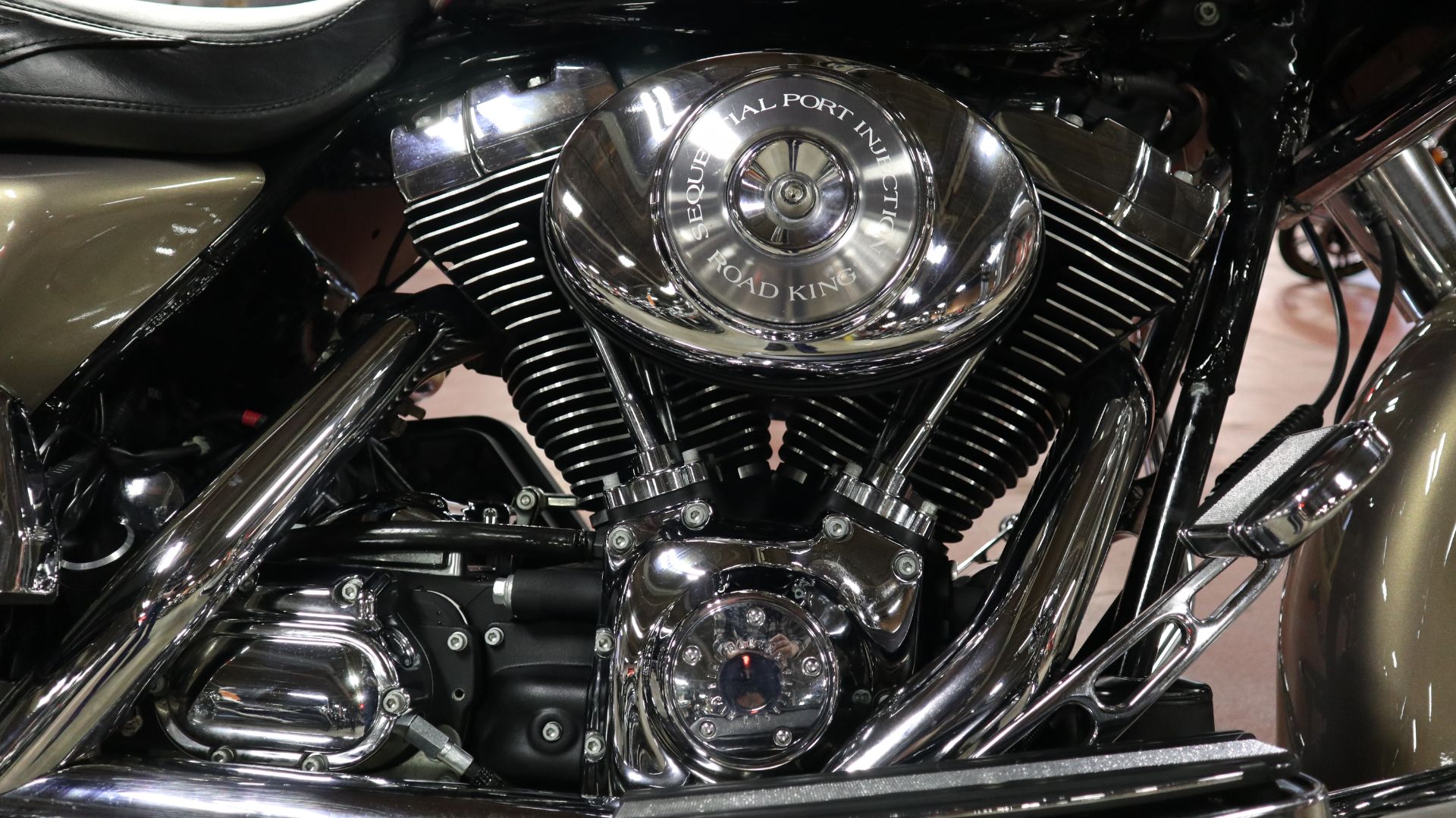 2004 Harley-Davidson FLHRCI Road King® Classic in New London, Connecticut - Photo 16