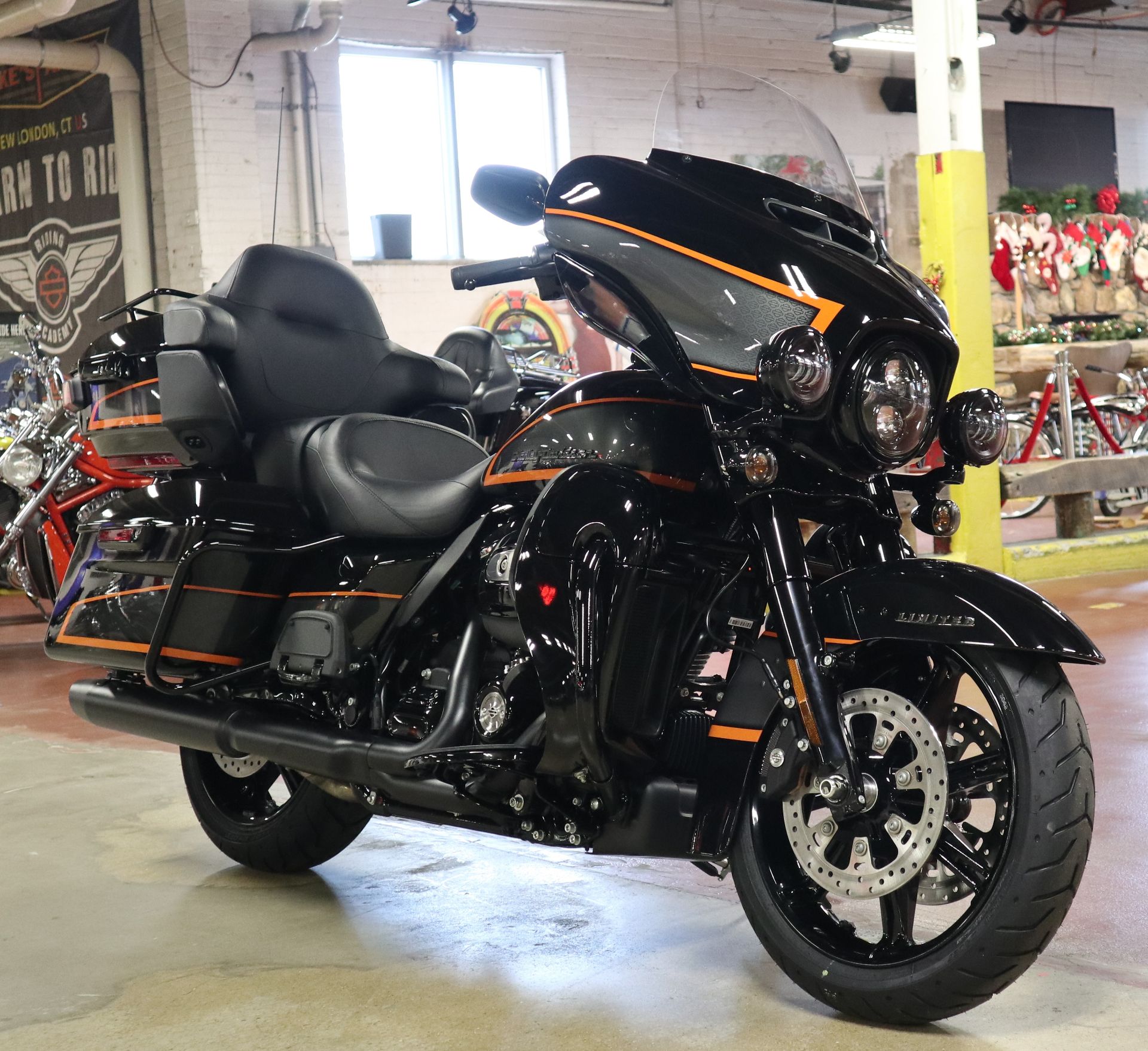 2022 Harley-Davidson Ultra Limited in New London, Connecticut - Photo 2