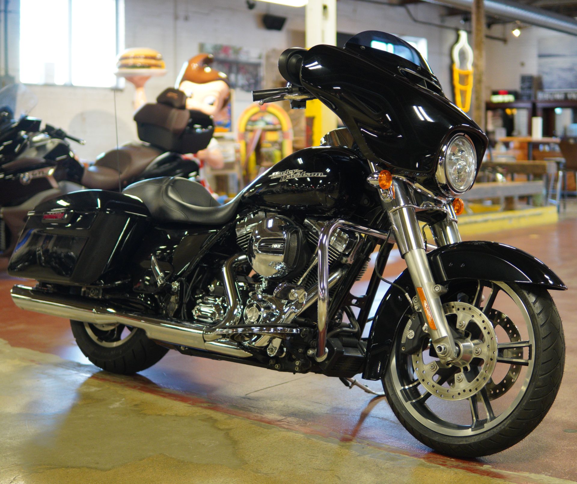 2014 Harley-Davidson Street Glide® in New London, Connecticut - Photo 2