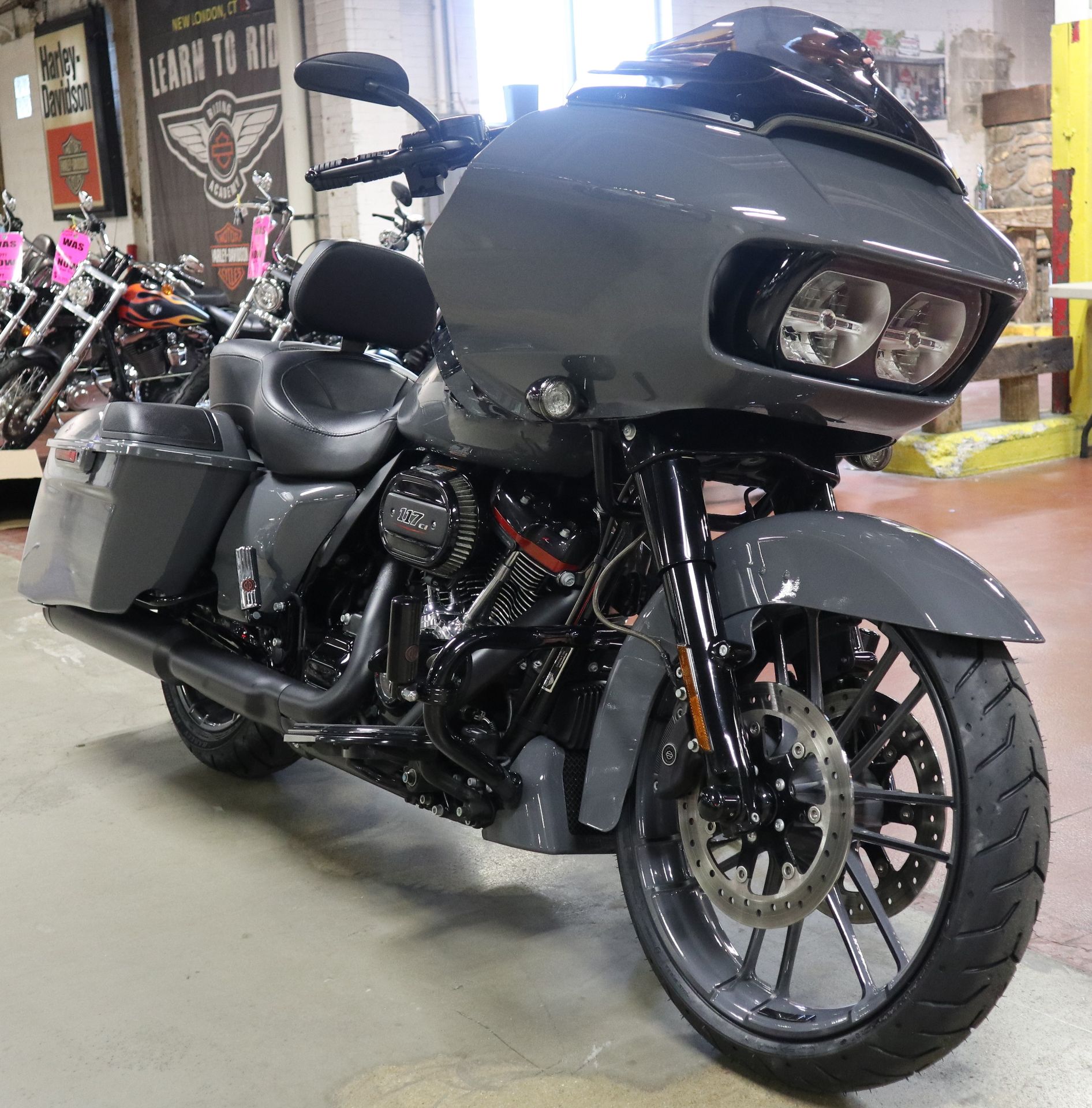 2018 Harley-Davidson CVO™ Road Glide® in New London, Connecticut - Photo 2