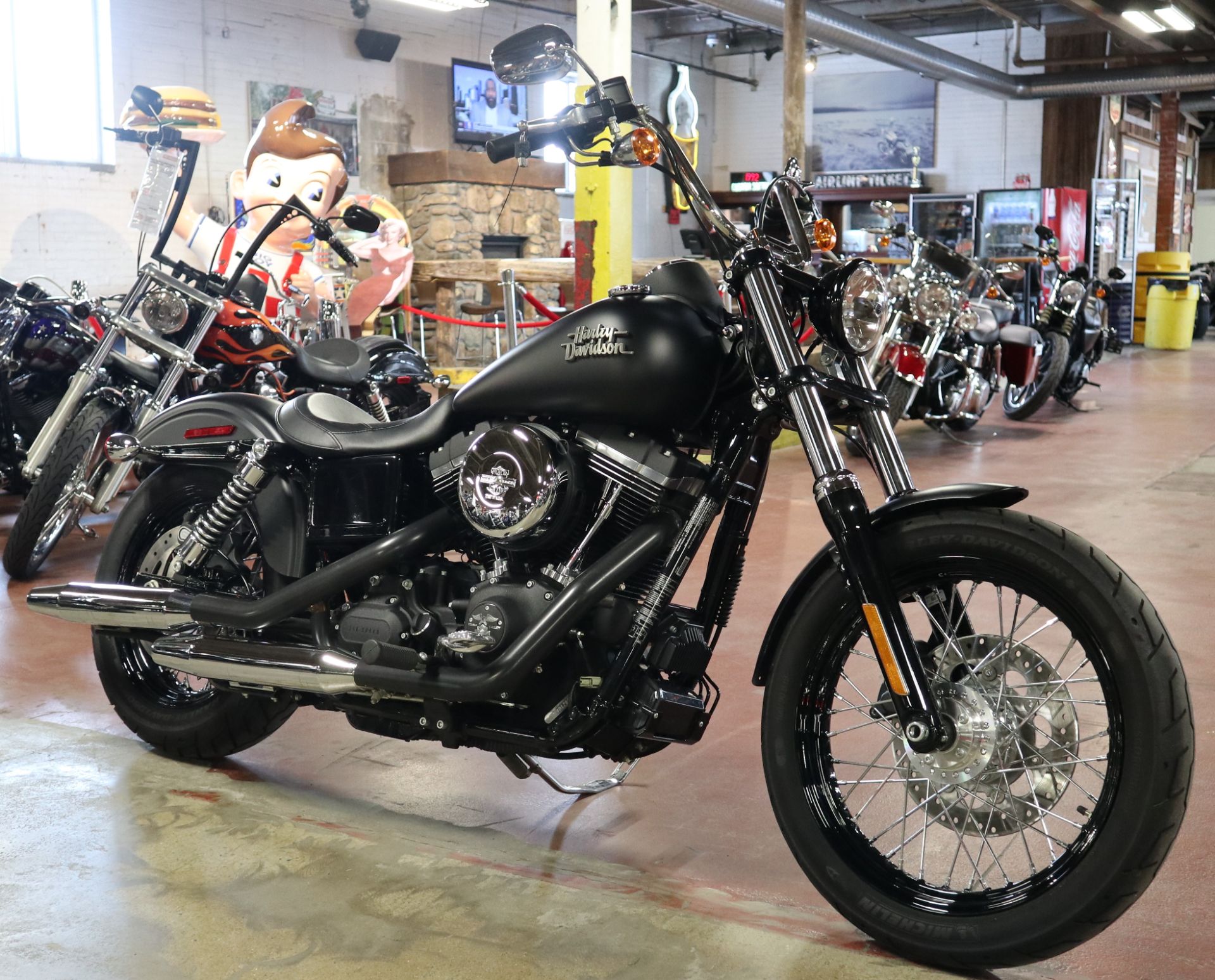 2017 Harley-Davidson Street Bob® in New London, Connecticut - Photo 2