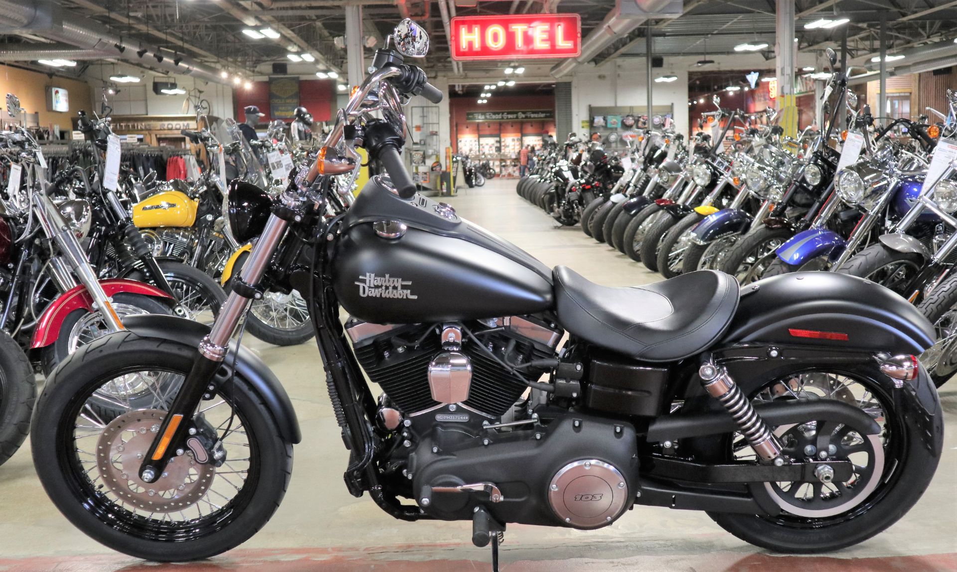 2017 Harley-Davidson Street Bob® in New London, Connecticut - Photo 5