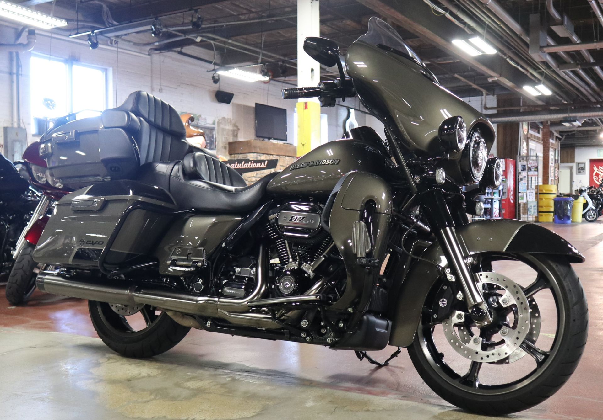 2021 Harley-Davidson CVO™ Limited in New London, Connecticut - Photo 2