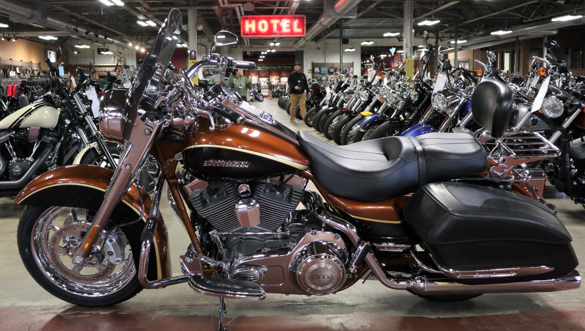 2008 Harley-Davidson CVO™ Screamin' Eagle® Road King® in New London, Connecticut - Photo 5