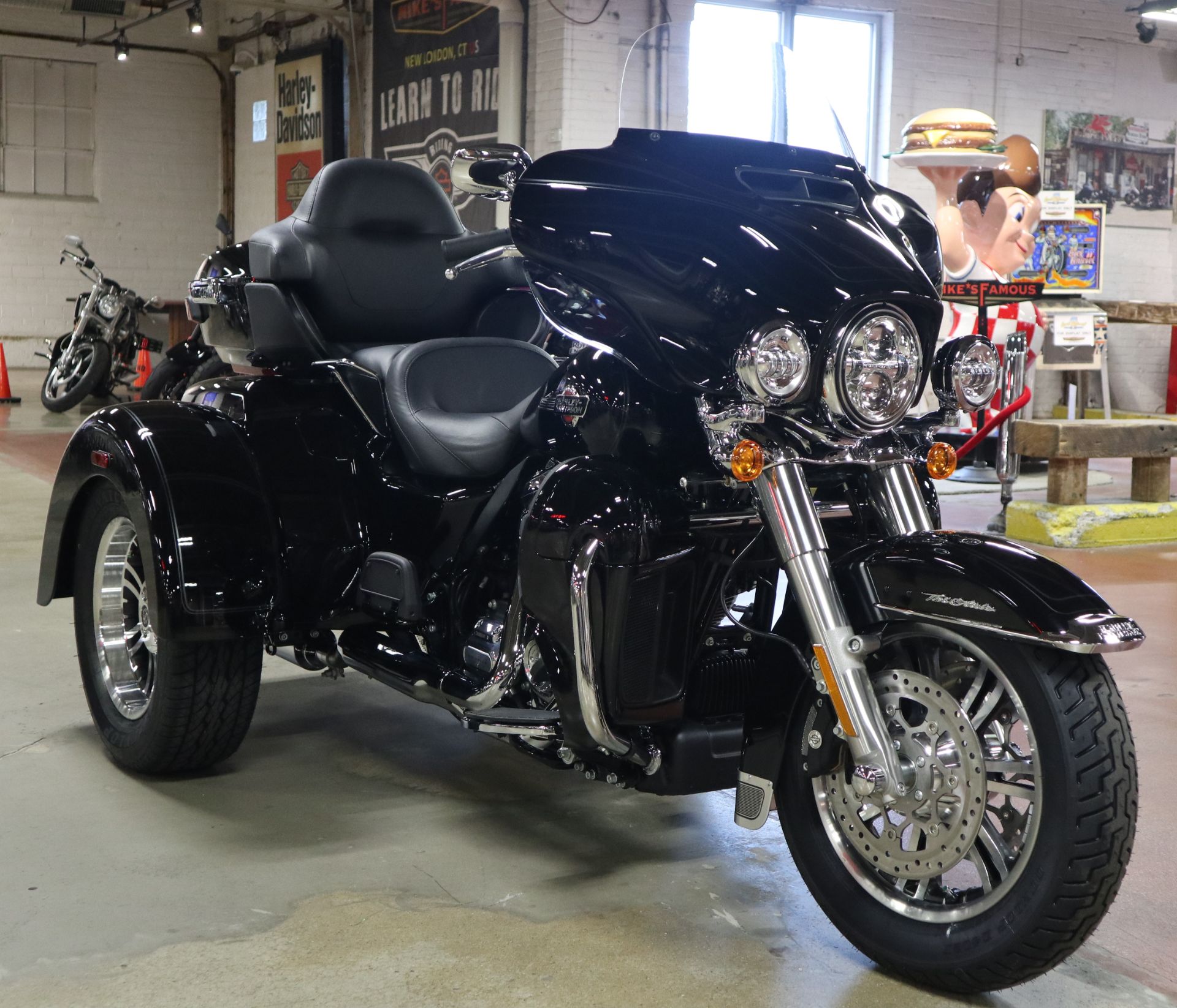 2023 Harley-Davidson Tri Glide® Ultra in New London, Connecticut - Photo 2