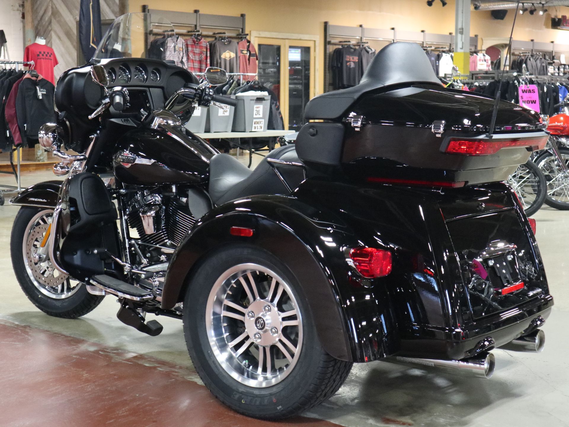 2023 Harley-Davidson Tri Glide® Ultra in New London, Connecticut - Photo 6