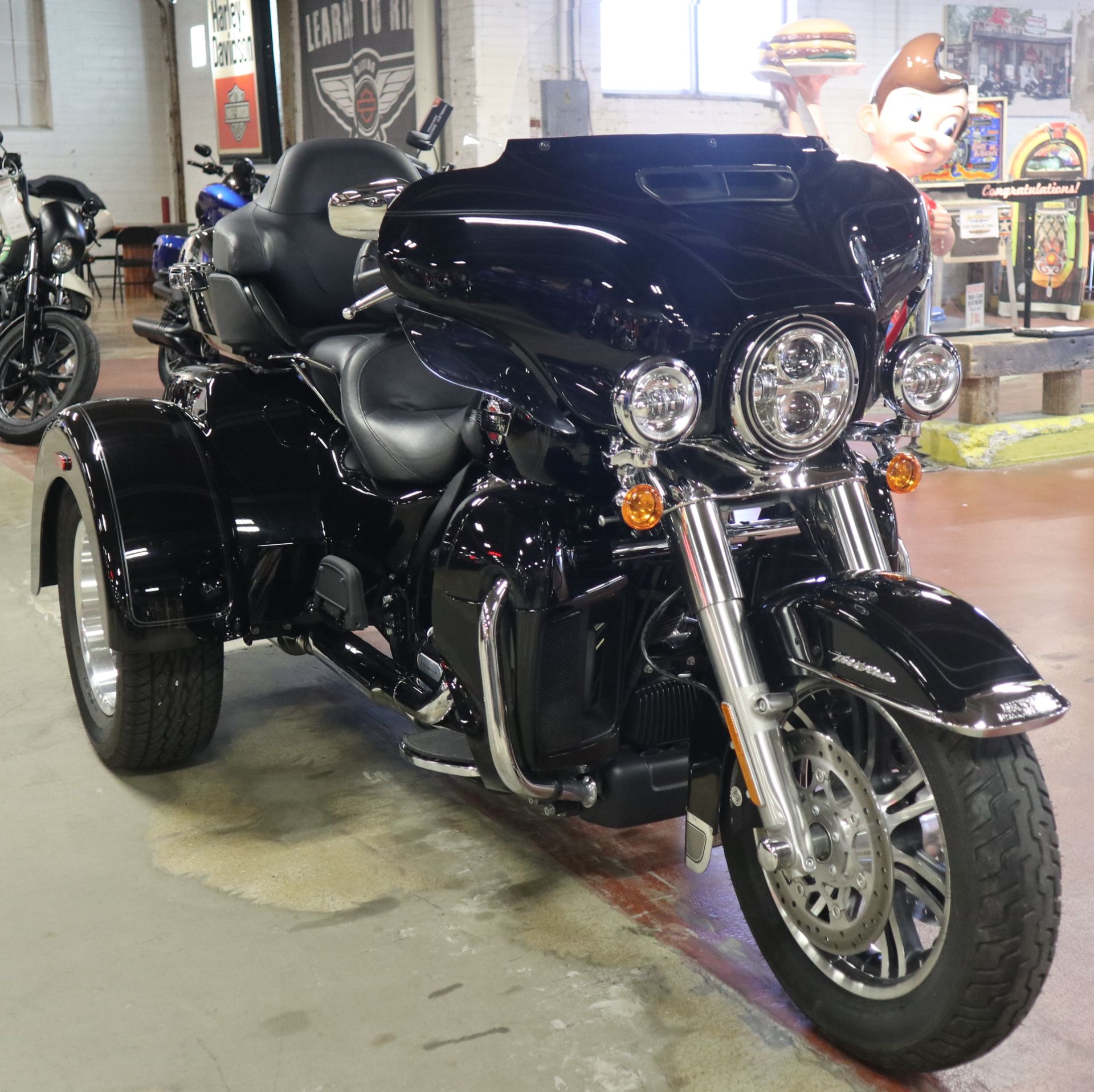 2023 Harley-Davidson Tri Glide® Ultra in New London, Connecticut - Photo 2