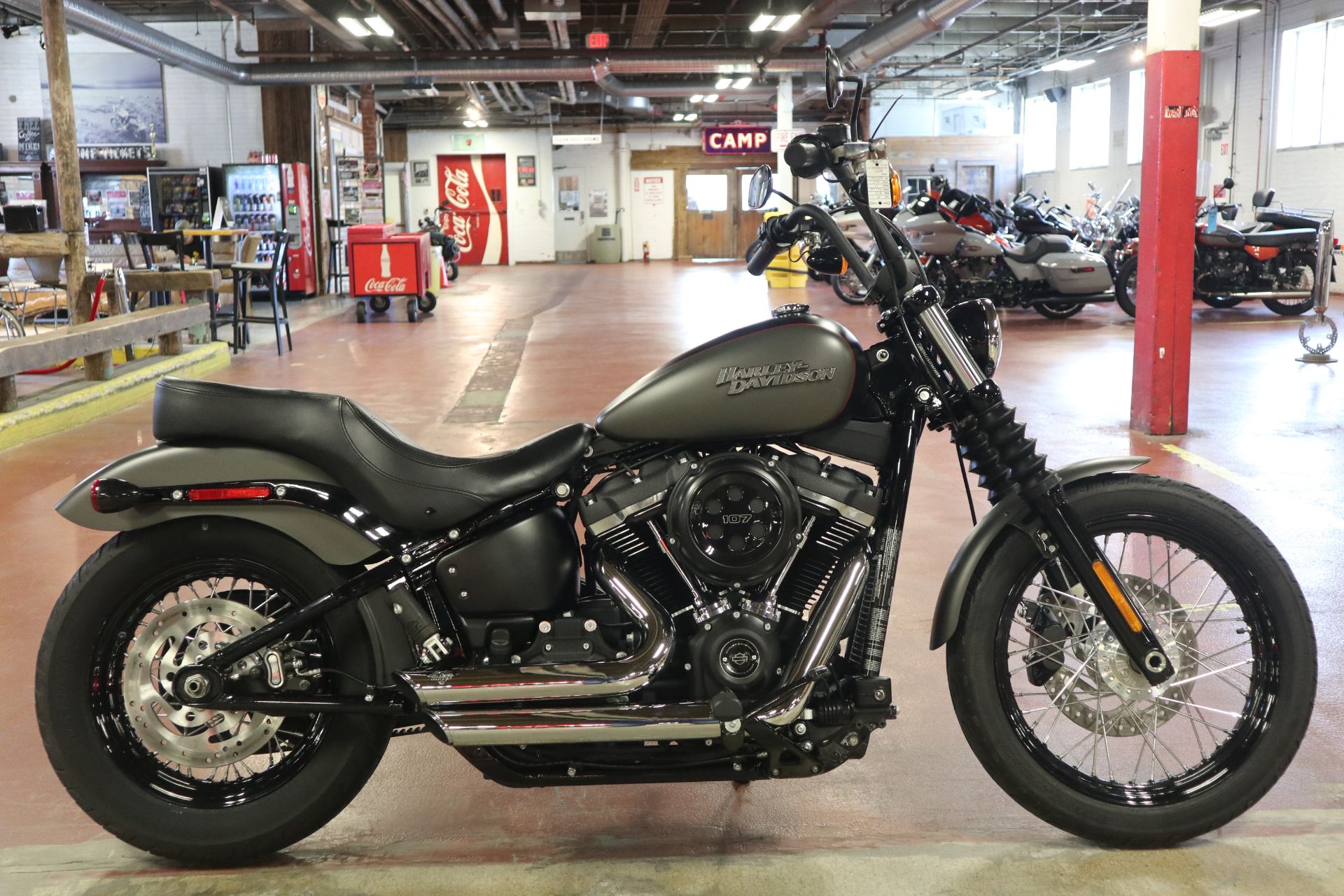 2018 Harley-Davidson Street Bob® 107 in New London, Connecticut - Photo 9