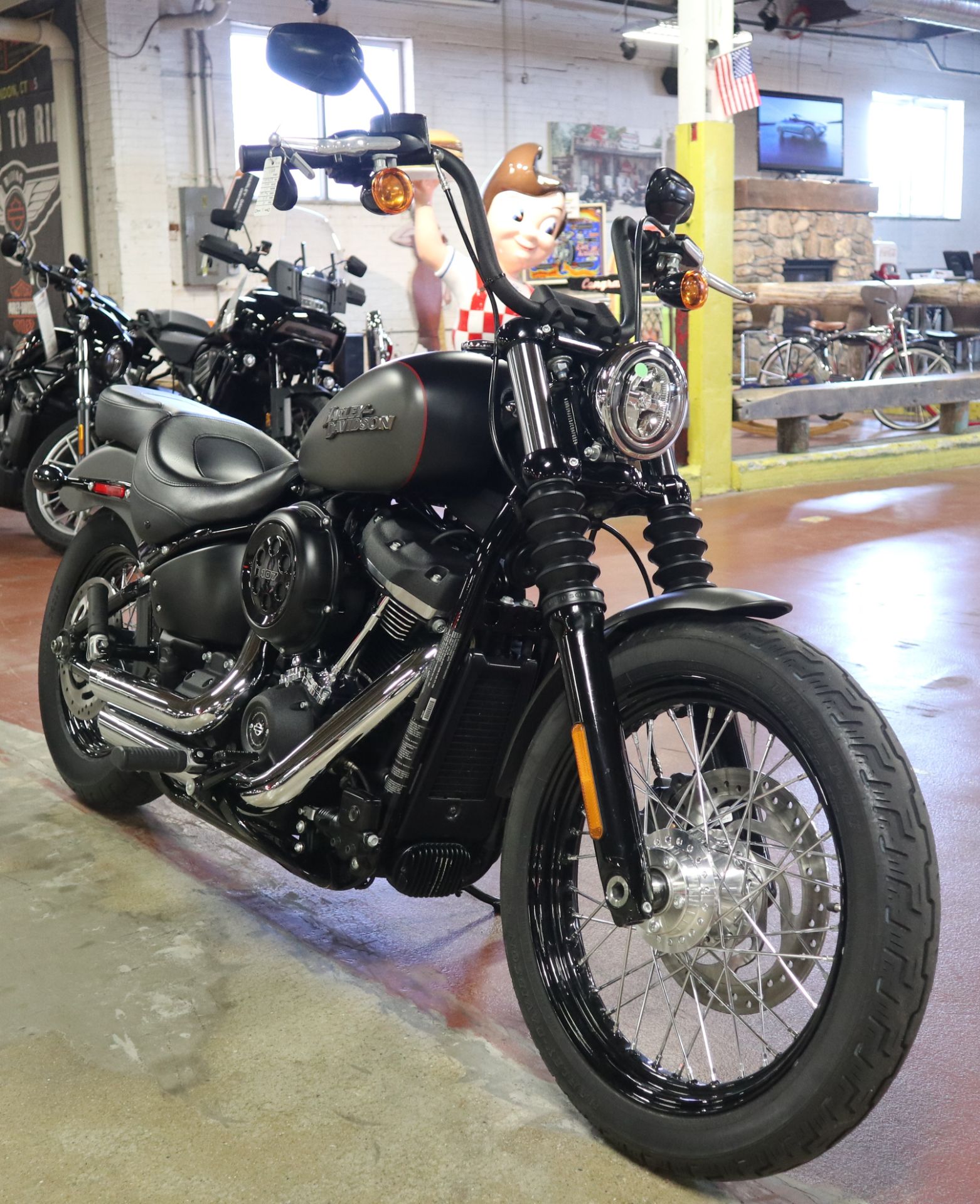 2018 Harley-Davidson Street Bob® 107 in New London, Connecticut - Photo 2