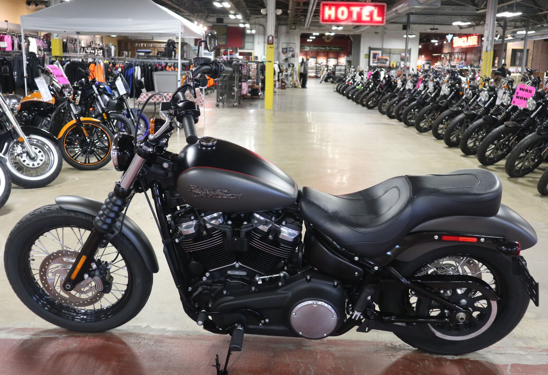 2018 Harley-Davidson Street Bob® 107 in New London, Connecticut - Photo 5