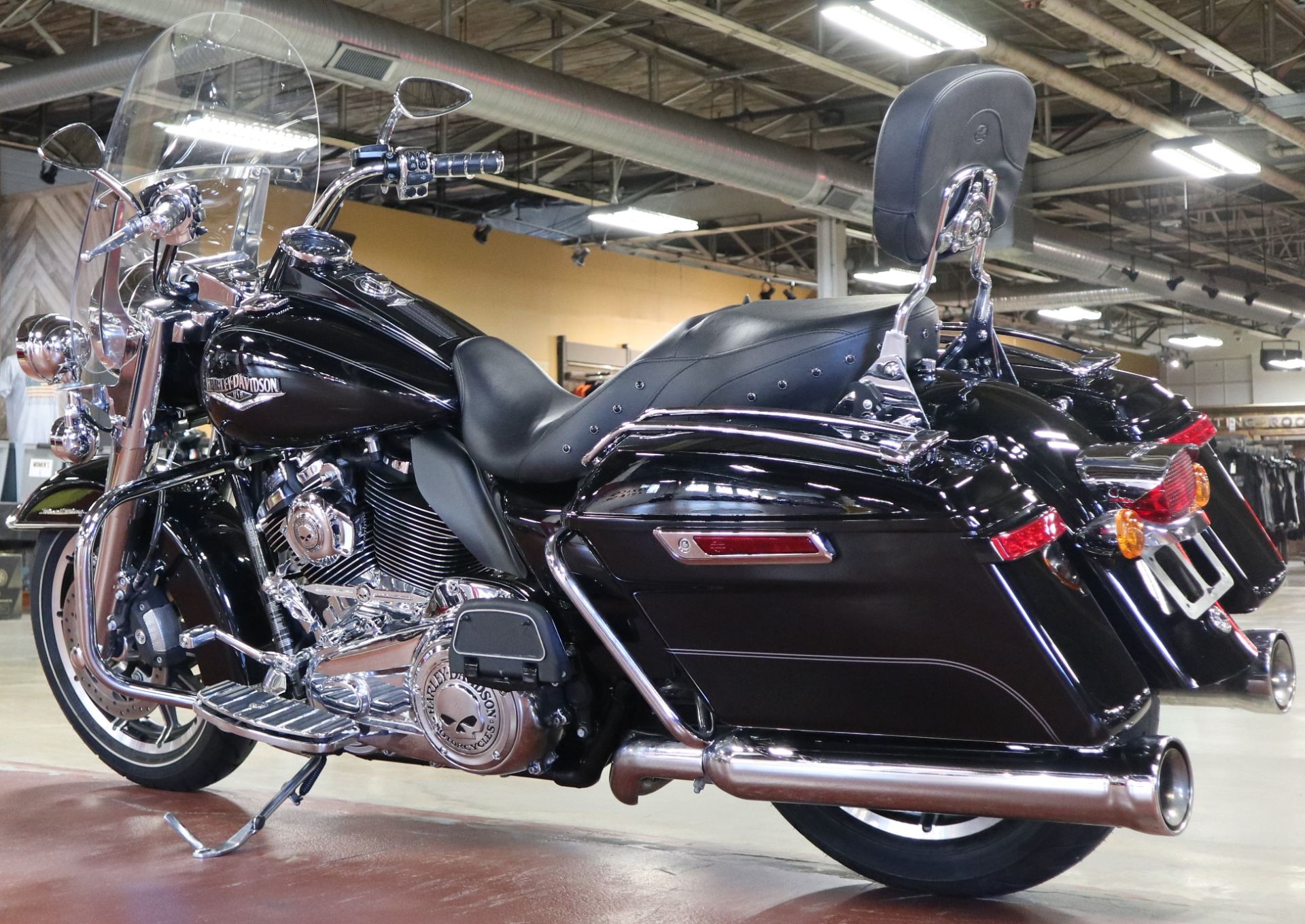 2017 Harley-Davidson Road King® in New London, Connecticut - Photo 6