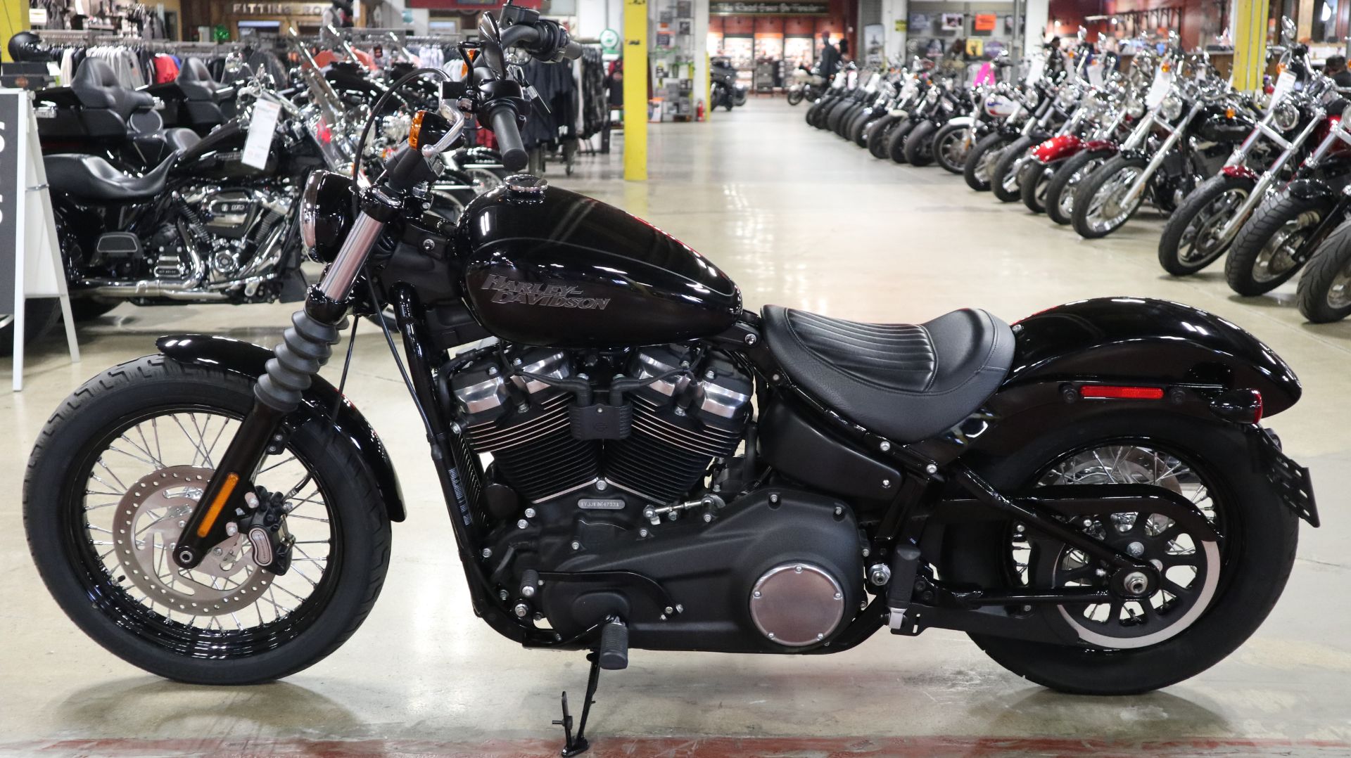 2019 Harley-Davidson Street Bob® in New London, Connecticut - Photo 5