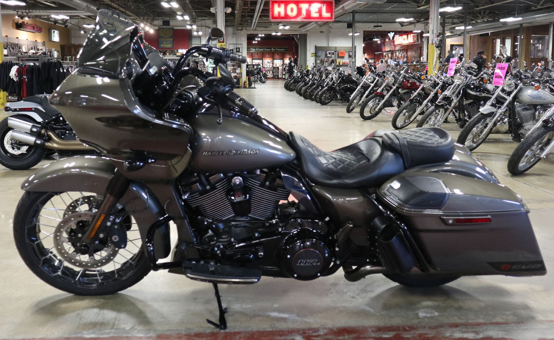 2021 Harley-Davidson CVO™ Road Glide® in New London, Connecticut - Photo 5