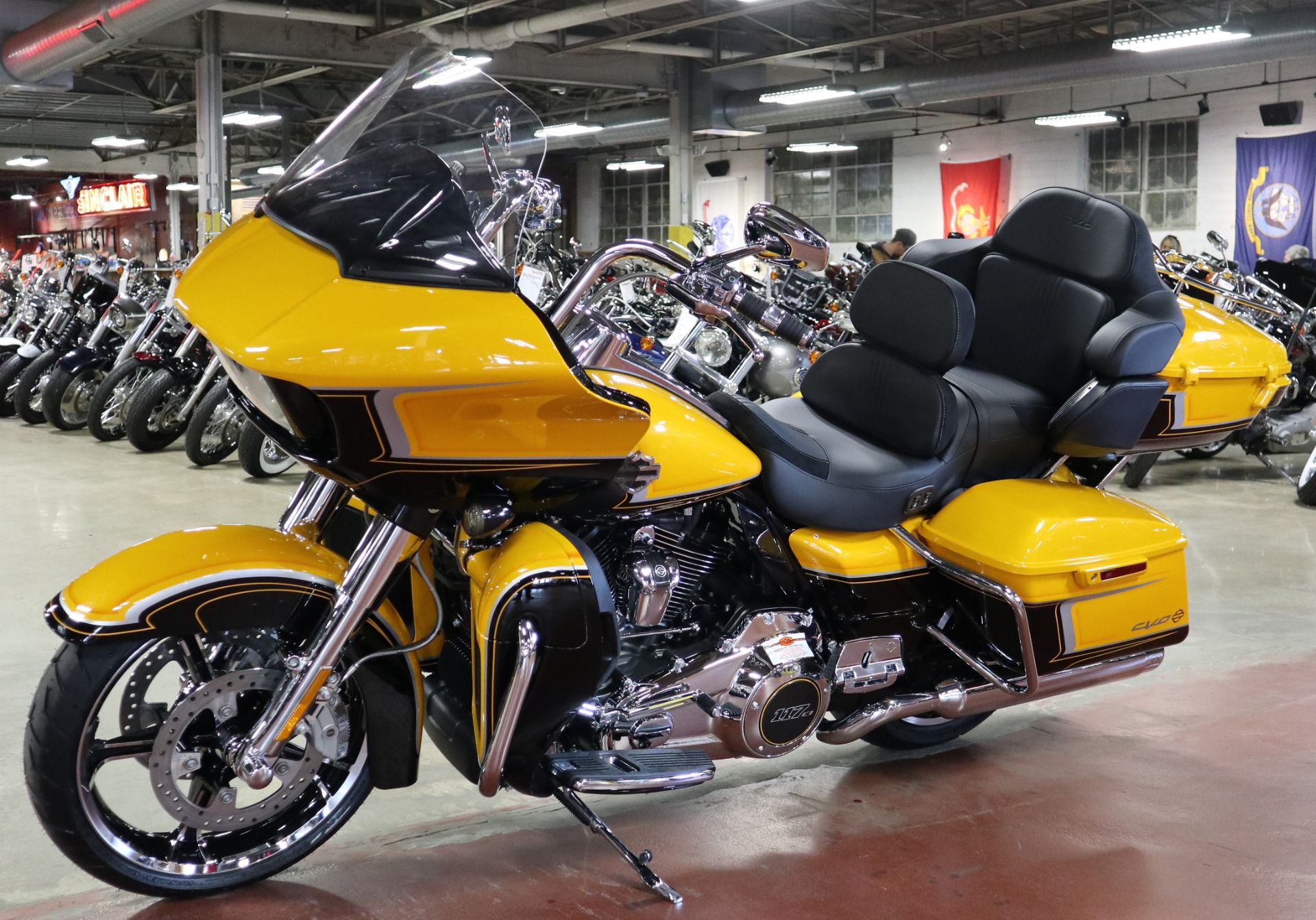2022 Harley-Davidson CVO™ Road Glide® Limited in New London, Connecticut - Photo 4