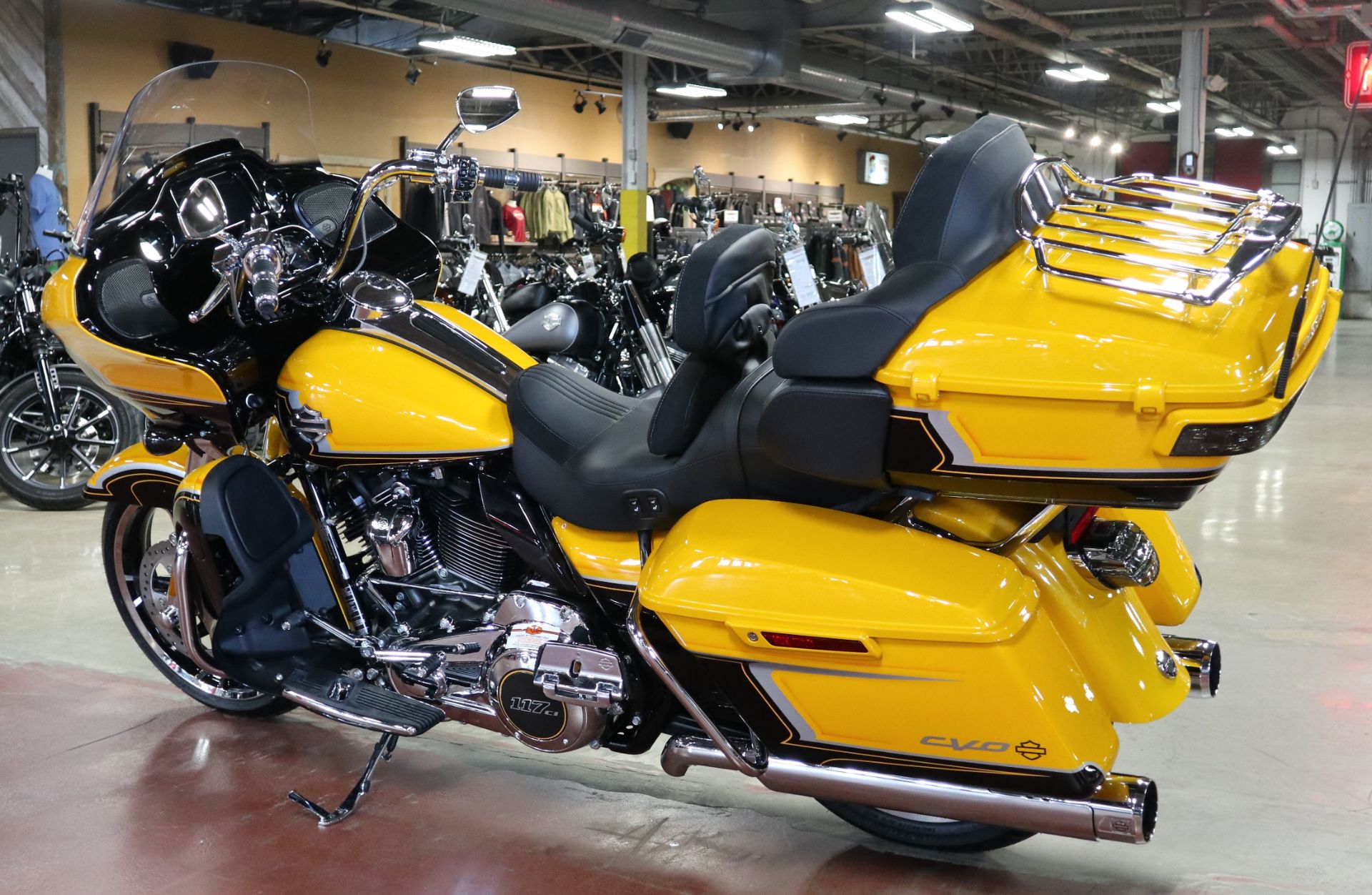 2022 Harley-Davidson CVO™ Road Glide® Limited in New London, Connecticut - Photo 6