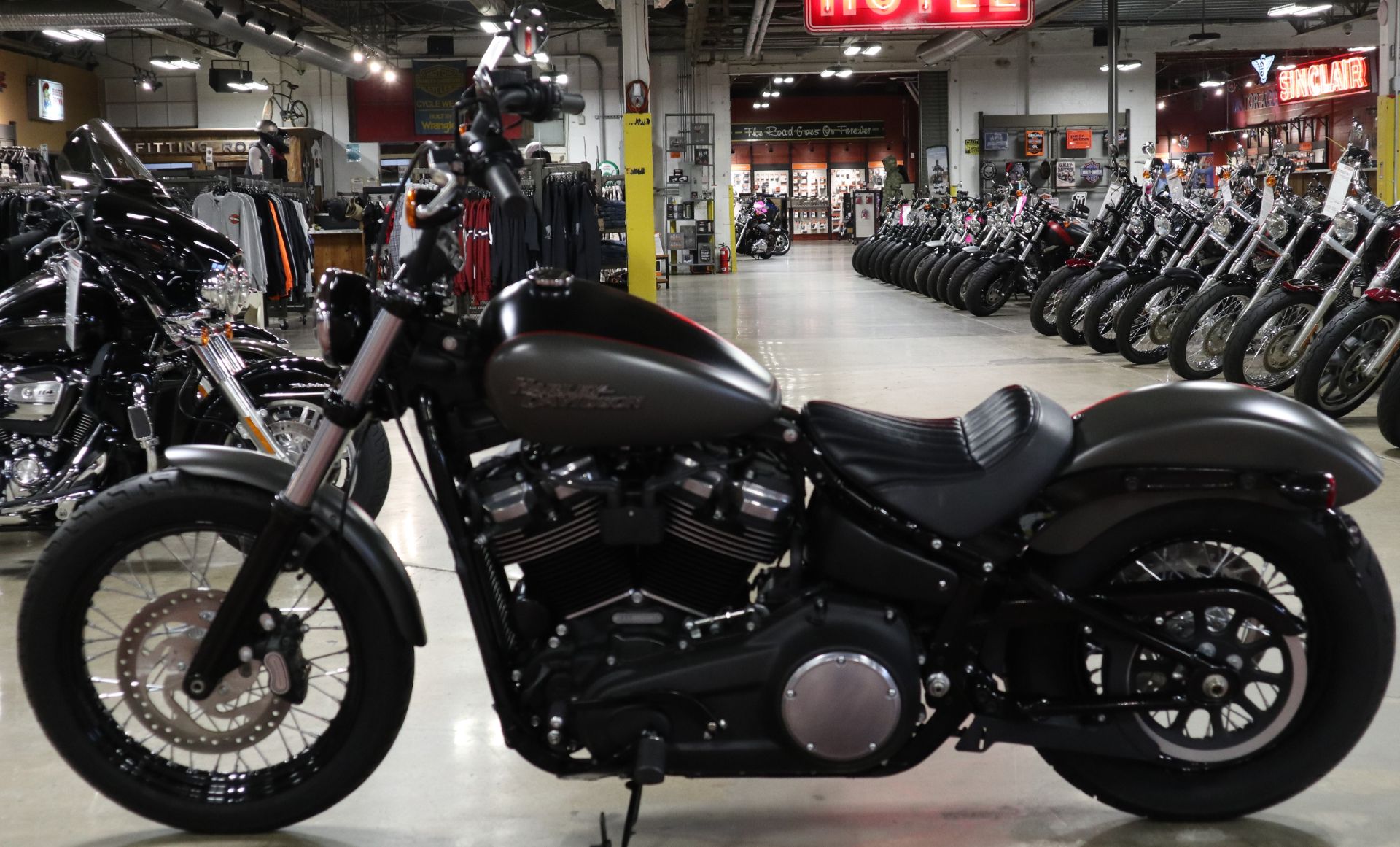 2018 Harley-Davidson Street Bob® 107 in New London, Connecticut - Photo 5
