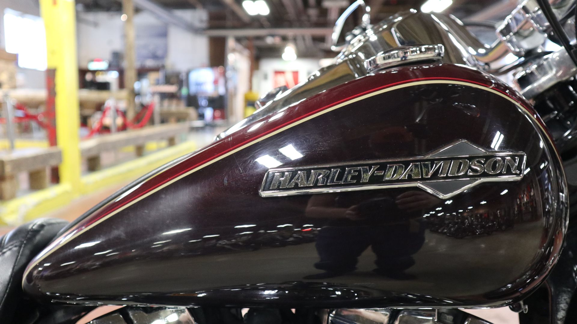 2014 Harley-Davidson Super Glide® Custom in New London, Connecticut - Photo 9