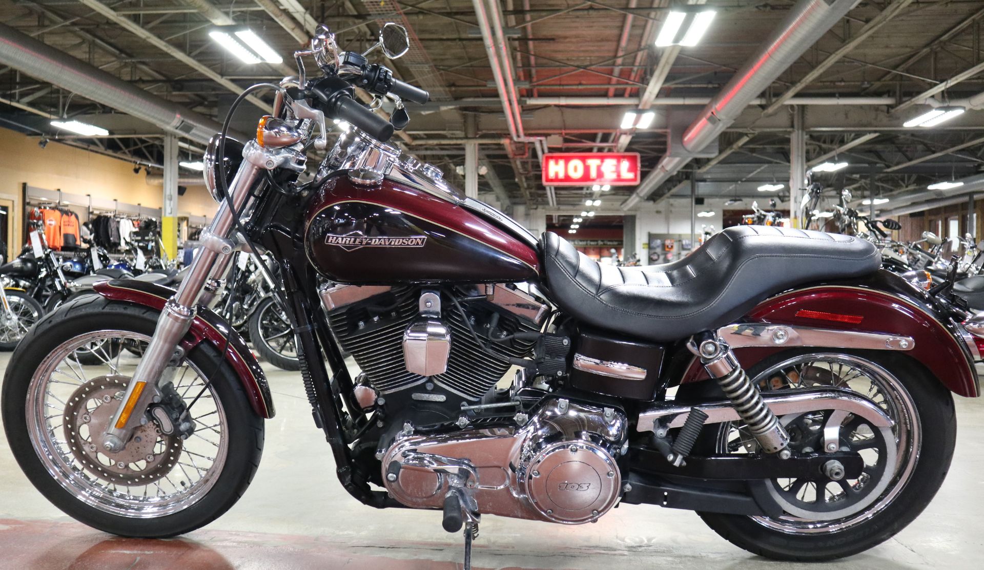 2014 Harley-Davidson Super Glide® Custom in New London, Connecticut - Photo 5