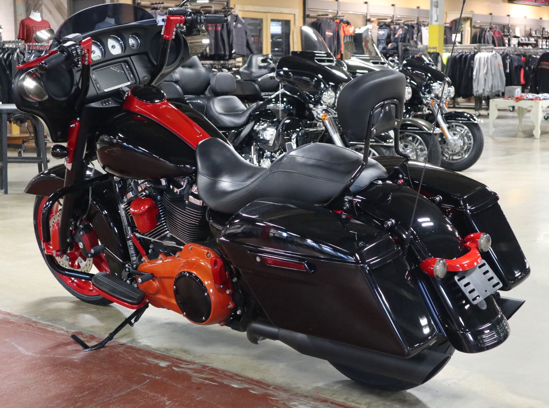 2019 Harley-Davidson Street Glide® in New London, Connecticut - Photo 6