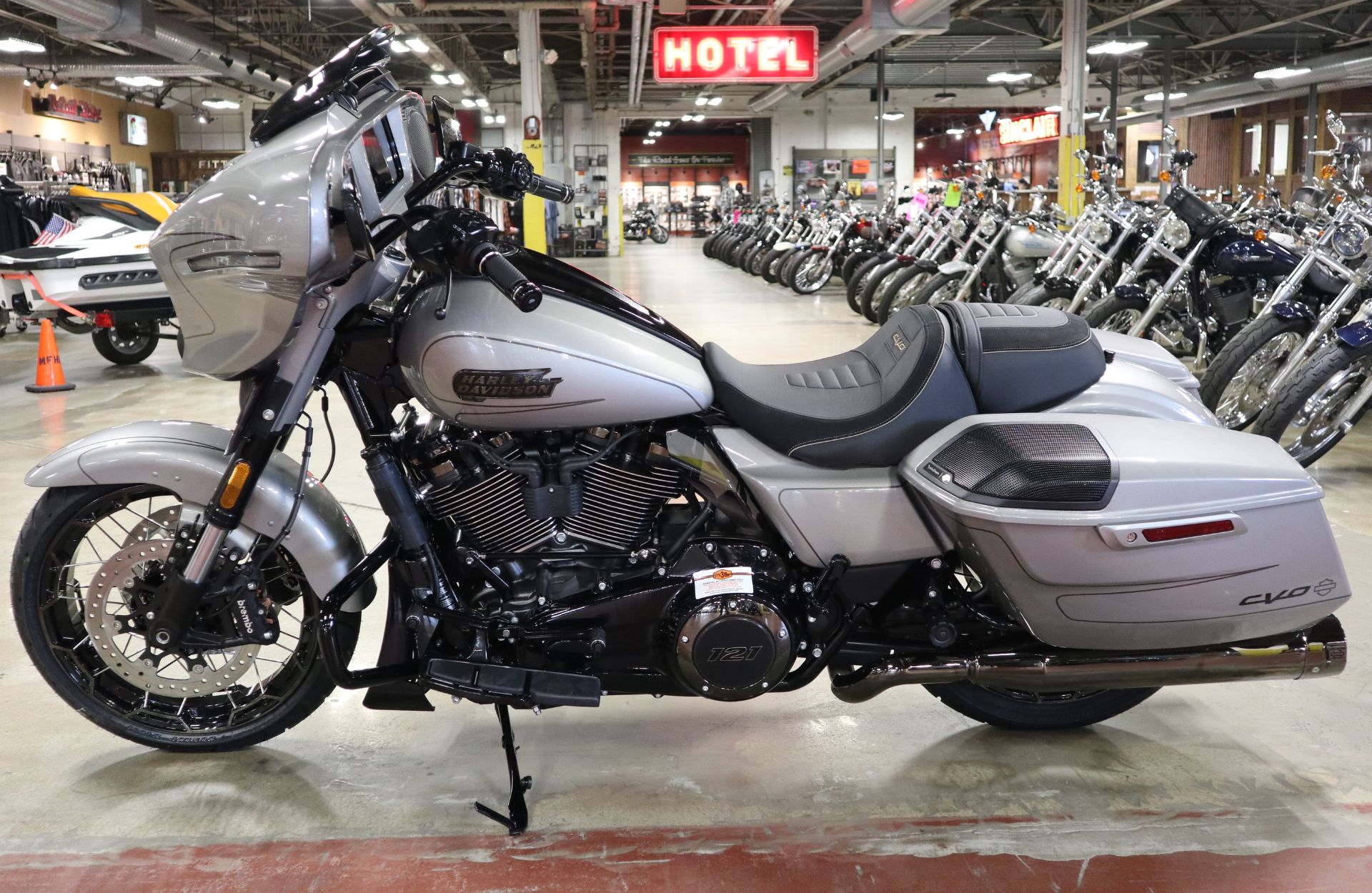 2023 Harley-Davidson CVO™ Street Glide® in New London, Connecticut - Photo 5